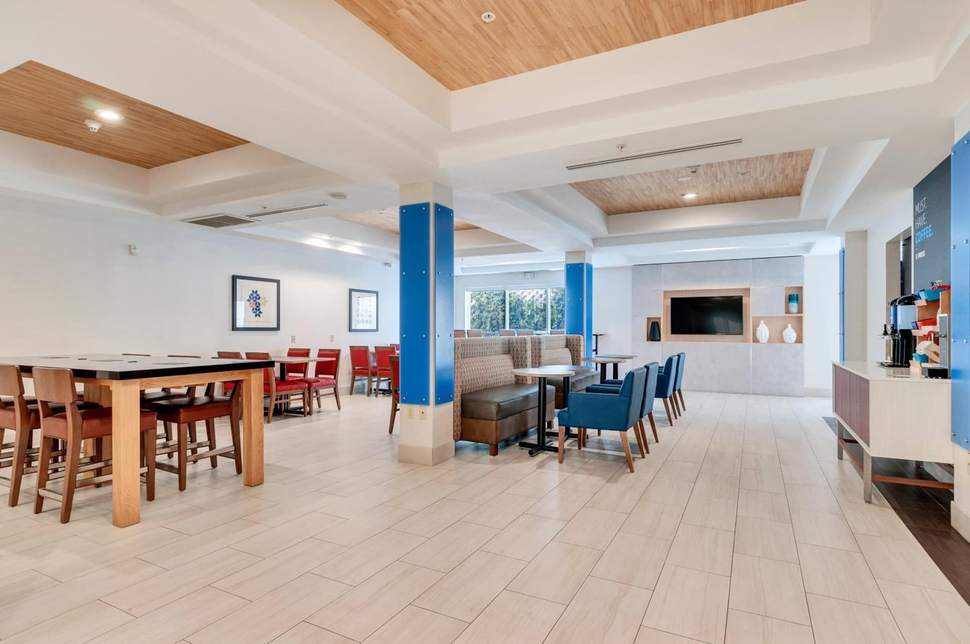 Holiday Inn Express Hotel & Suites Lake Elsinore by IHG gallery photo in Lake Elsinore, CA — image 61