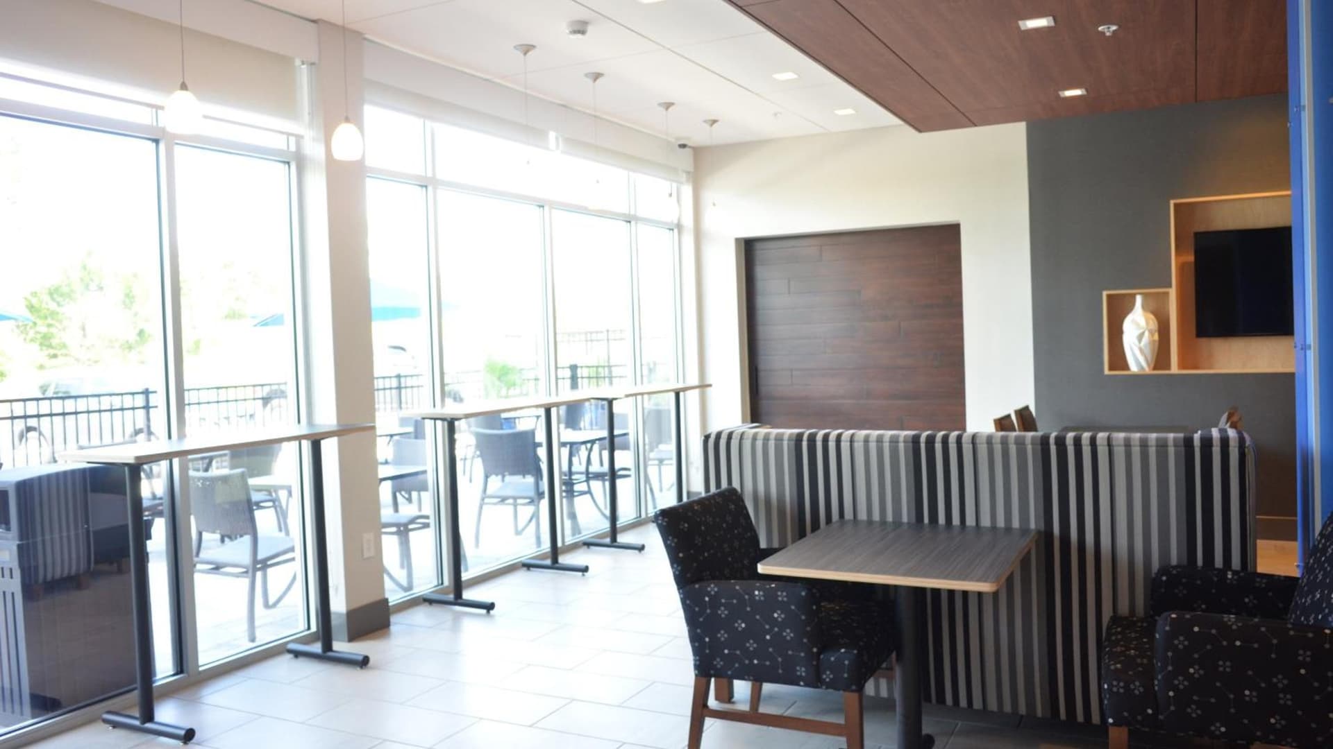 Holiday Inn Express & Suites - Jacksonville W - I295 and I10 by IHG gallery photo in Jacksonville, FL — image 24