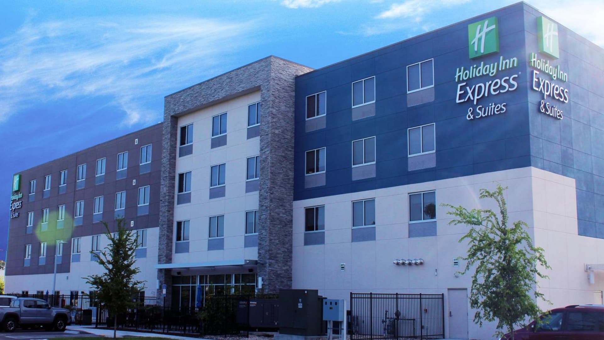 Holiday Inn Express & Suites - Jacksonville W - I295 and I10 by IHG interior in Jacksonville, FL — gallery photo 2