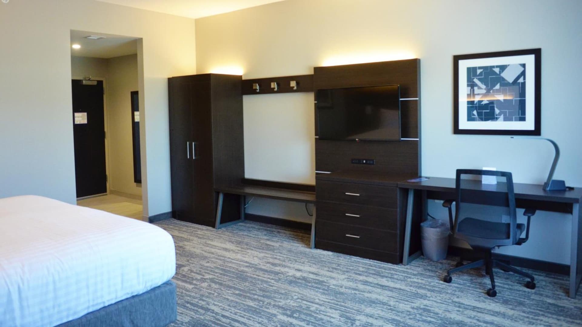 Holiday Inn Express & Suites - Jacksonville W - I295 and I10 by IHG property views in Jacksonville, FL — gallery photo 3