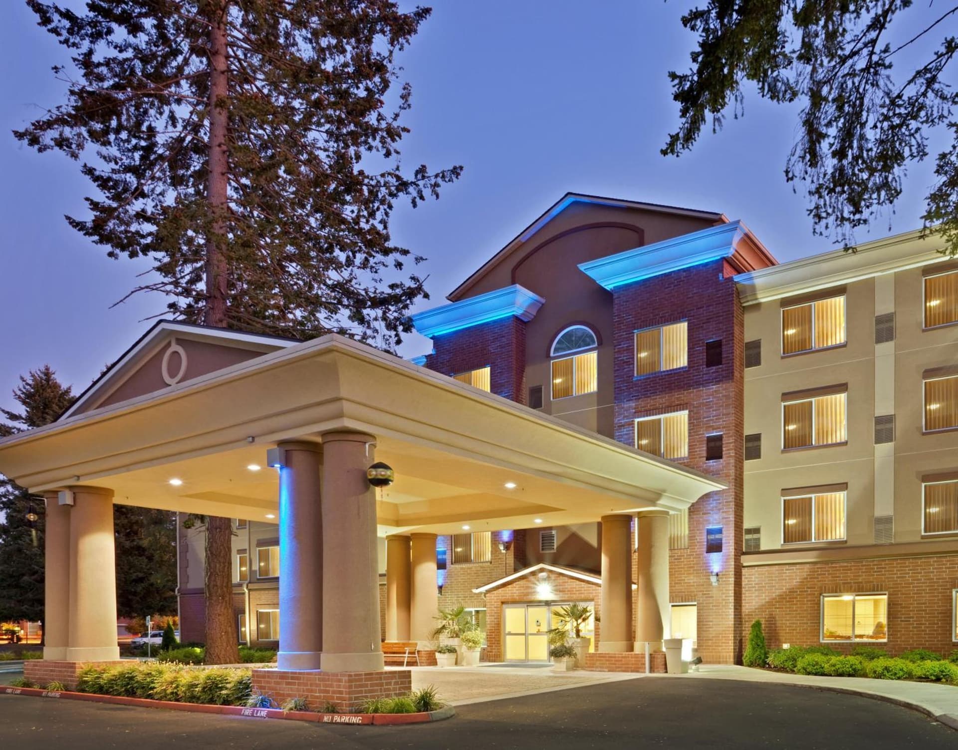 Holiday Inn Express & Suites Lacey - Olympia by IHG interior in Lacey, WA — gallery photo 2