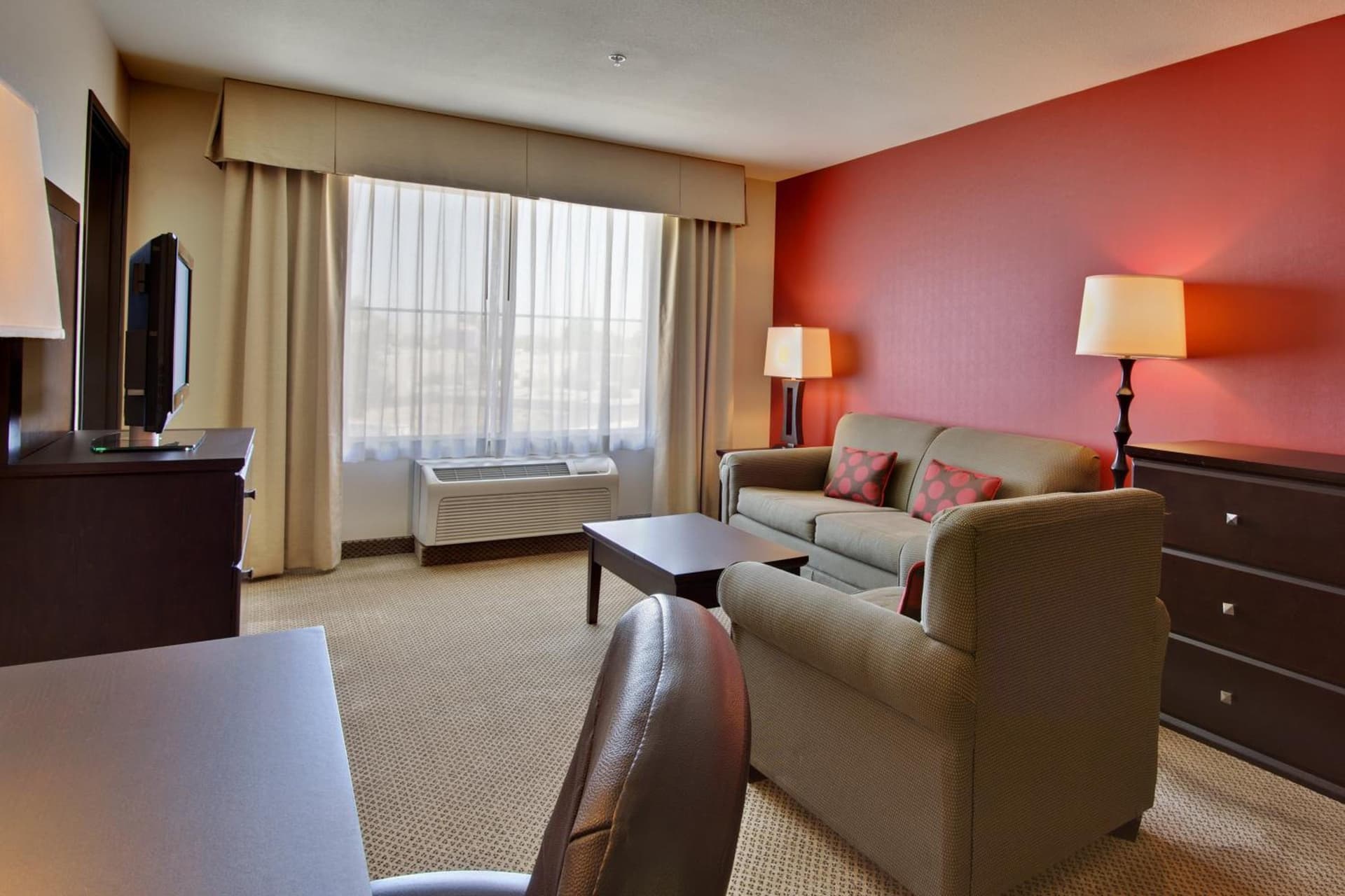 Holiday Inn & Suites Bakersfield by IHG gallery photo in Bakersfield, CA — image 11