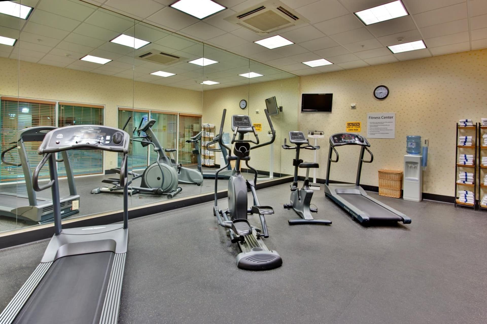 Holiday Inn & Suites Bakersfield by IHG gallery photo in Bakersfield, CA — image 16