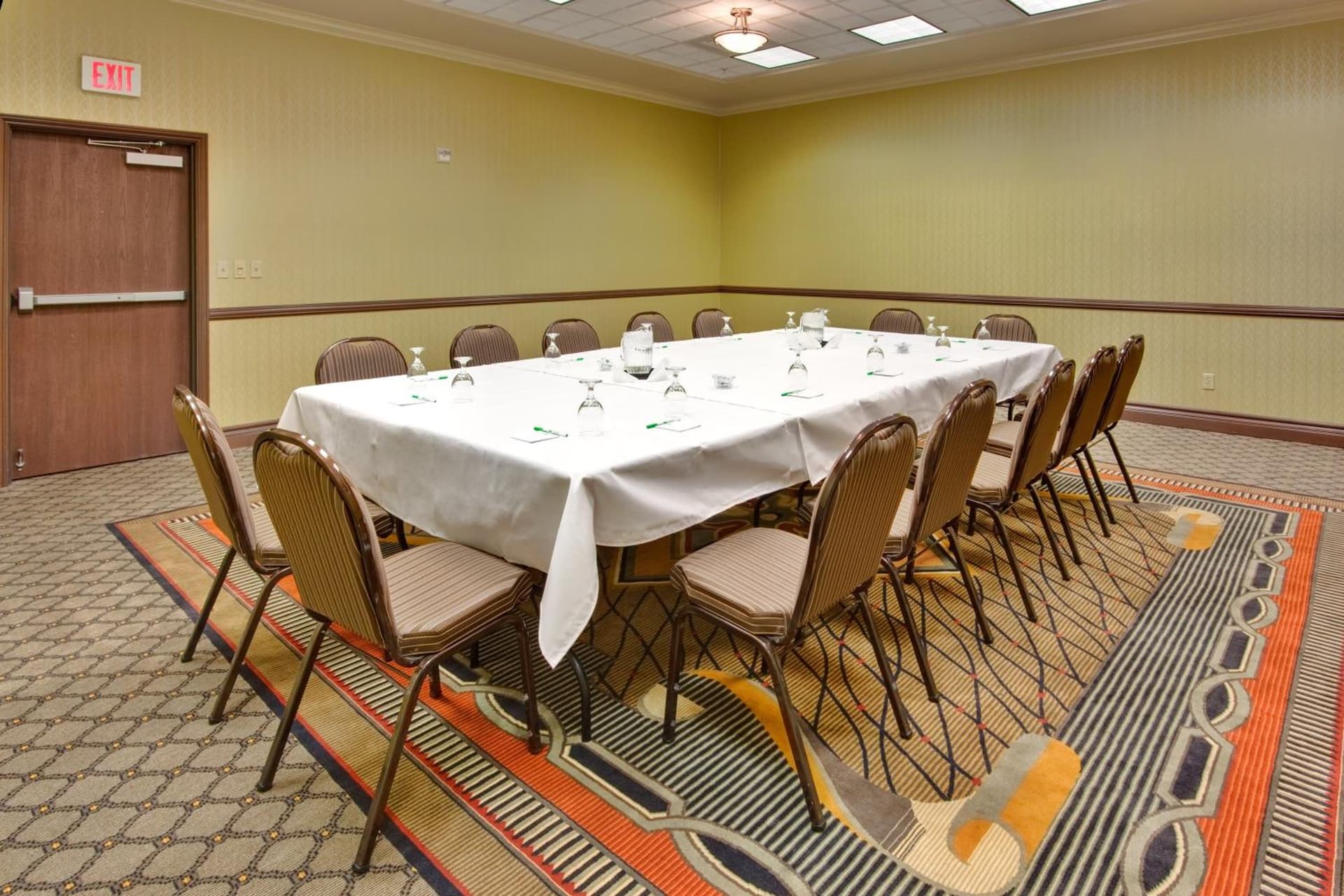 Holiday Inn & Suites Bakersfield by IHG gallery photo in Bakersfield, CA — image 13