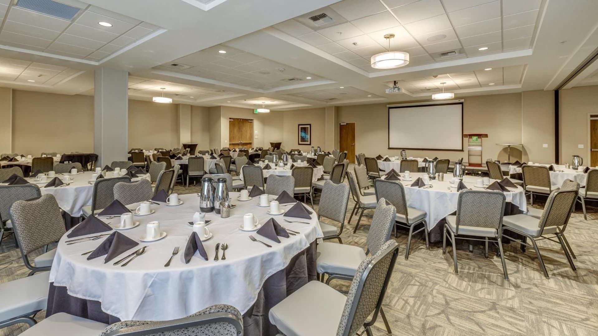 Holiday Inn & Suites Bellingham by IHG gallery photo in Bellingham, WA — image 53