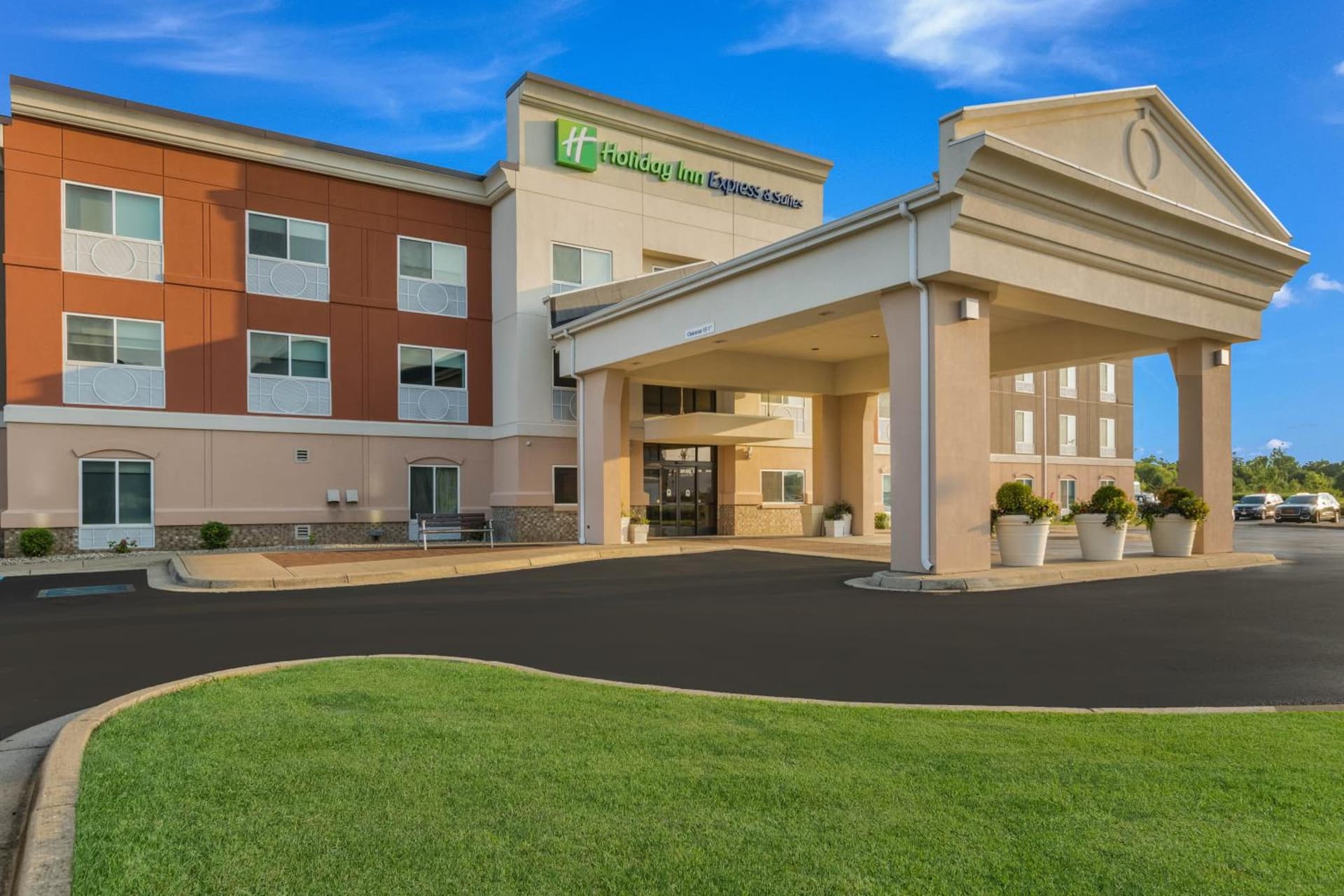 Holiday Inn Express Hotel & Suites Jasper by IHG featured exterior or lobby in Jasper, IN — similar hotel
