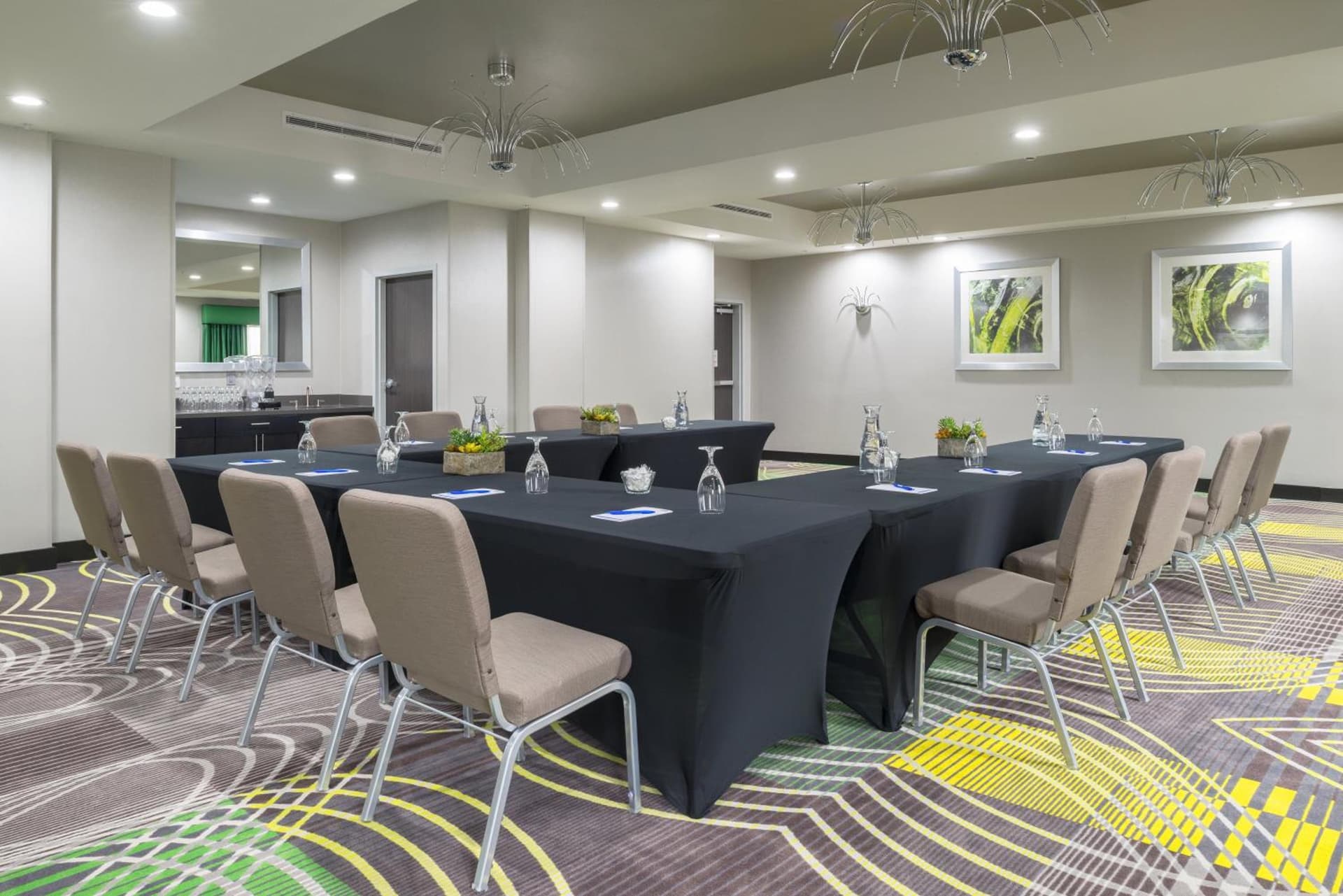 Holiday Inn Express and Suites Norman by IHG gallery photo in Norman, OK — image 4