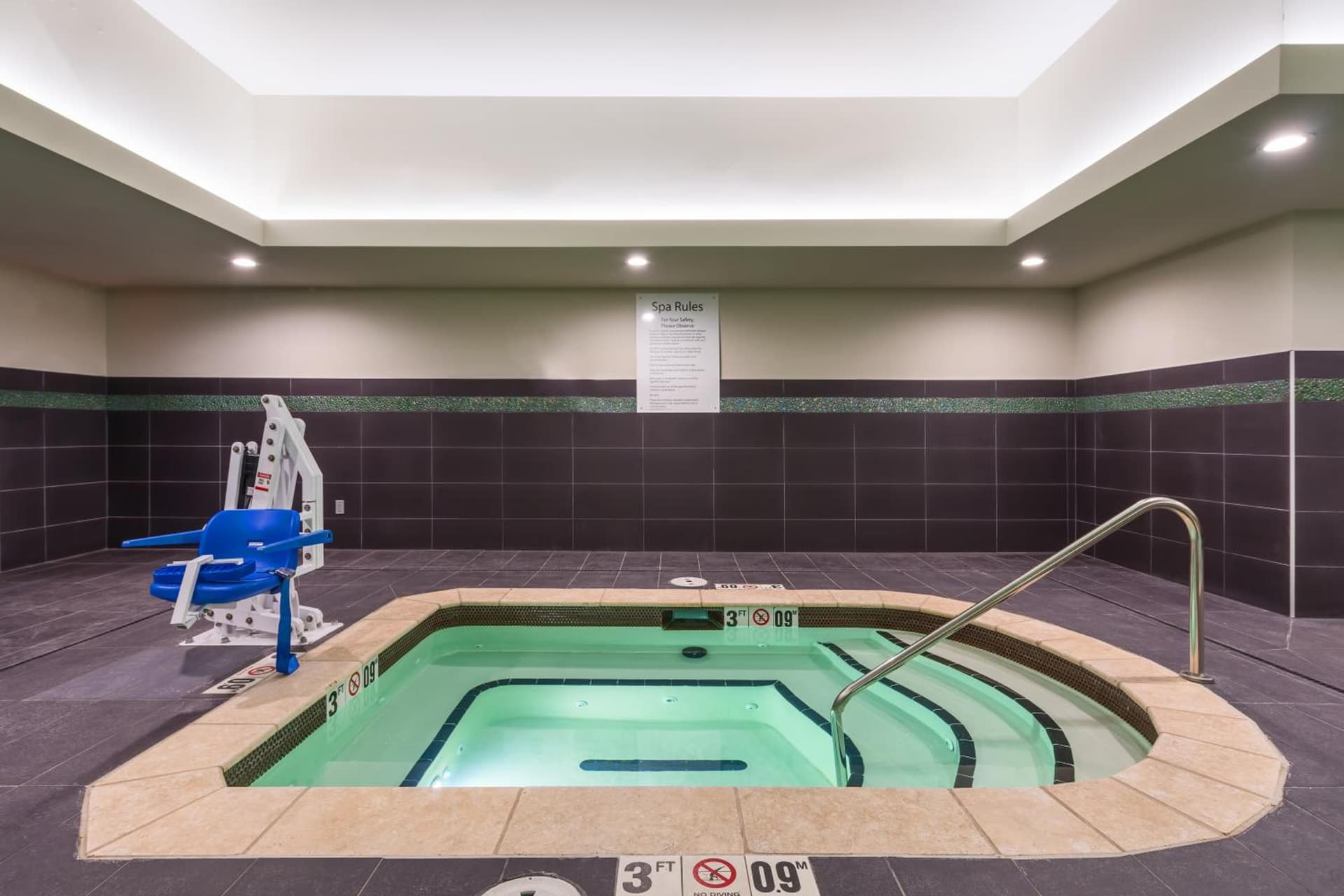 Holiday Inn Express and Suites Norman by IHG interior in Norman, OK — gallery photo 2