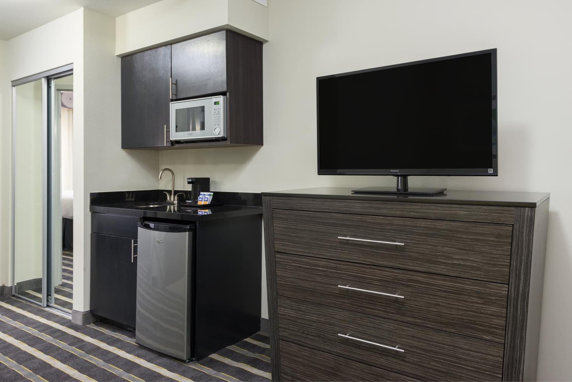 Holiday Inn Express and Suites Norman by IHG interior in Norman, OK — gallery photo 2