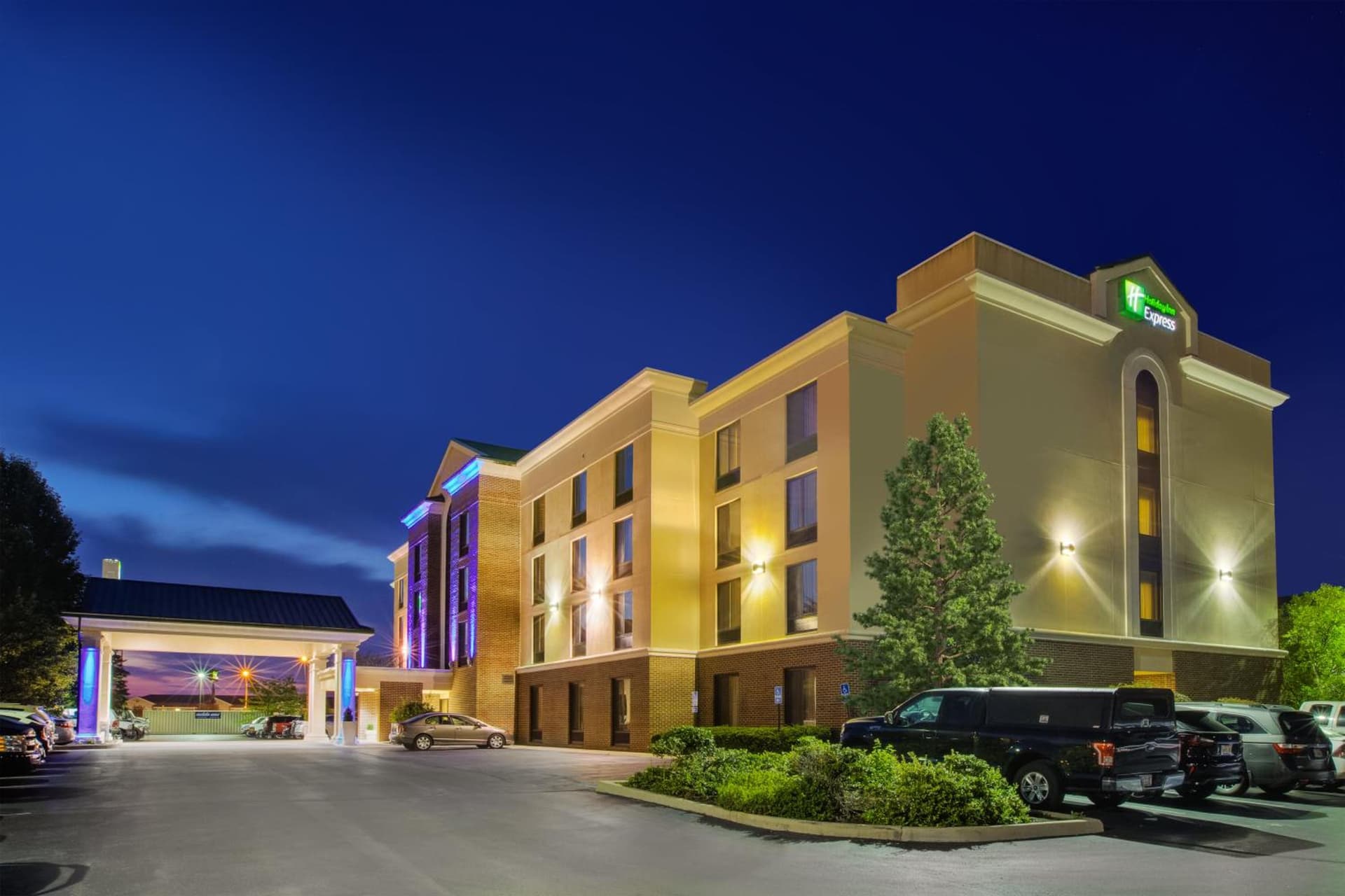 Holiday Inn Express Hotel & Suites Fort Wayne by IHG interior in Fort Wayne, IN — gallery photo 2