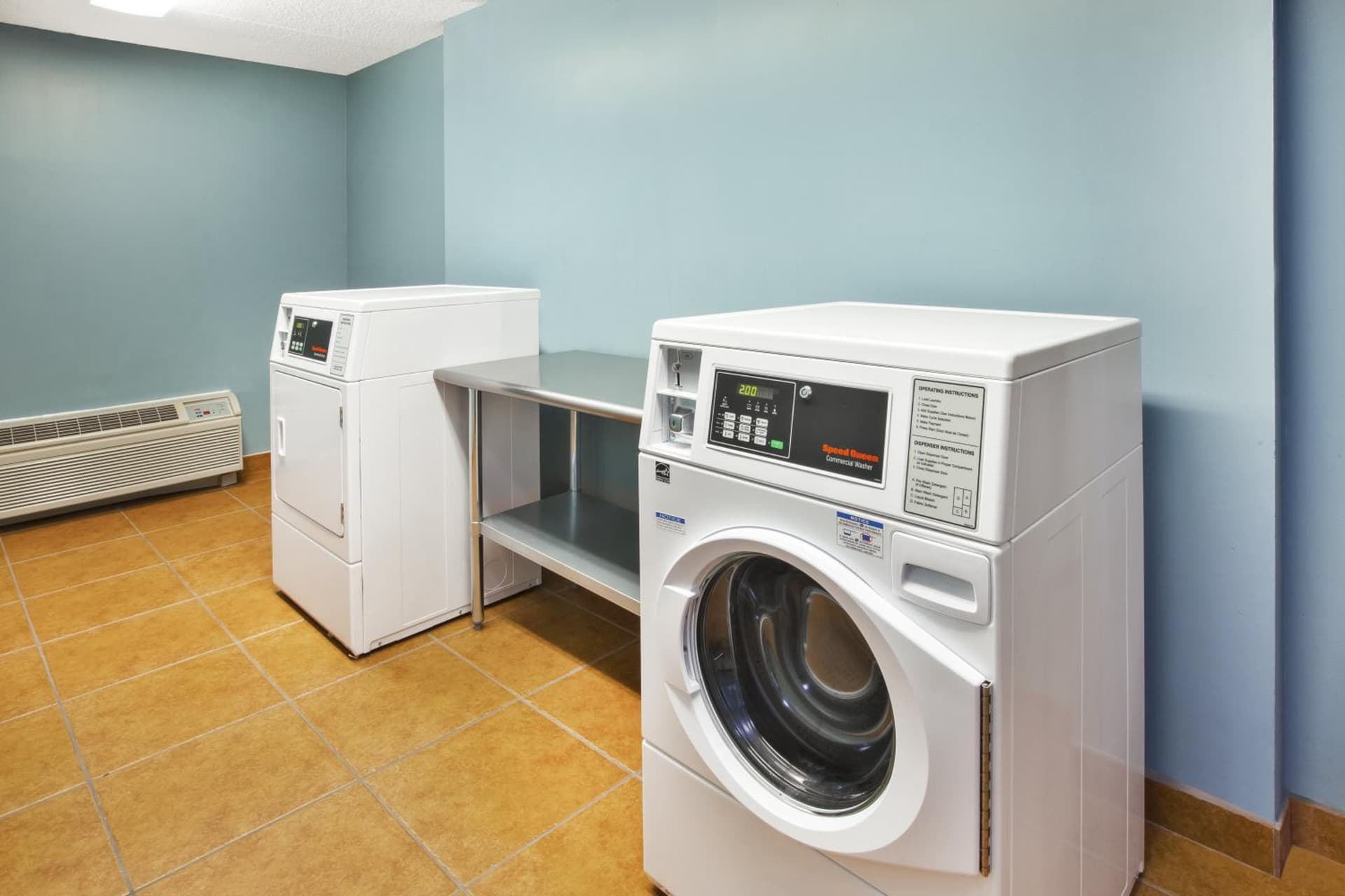 Holiday Inn Express Hotel & Suites Fort Wayne by IHG gallery photo in Fort Wayne, IN — image 11