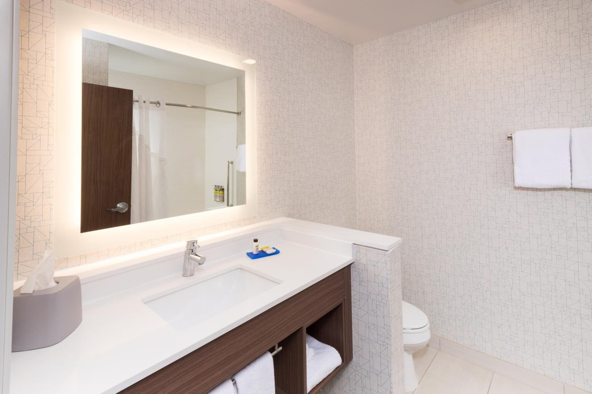 Holiday Inn Express & Suites - Auburn by IHG gallery photo in Auburn, IN — image 14