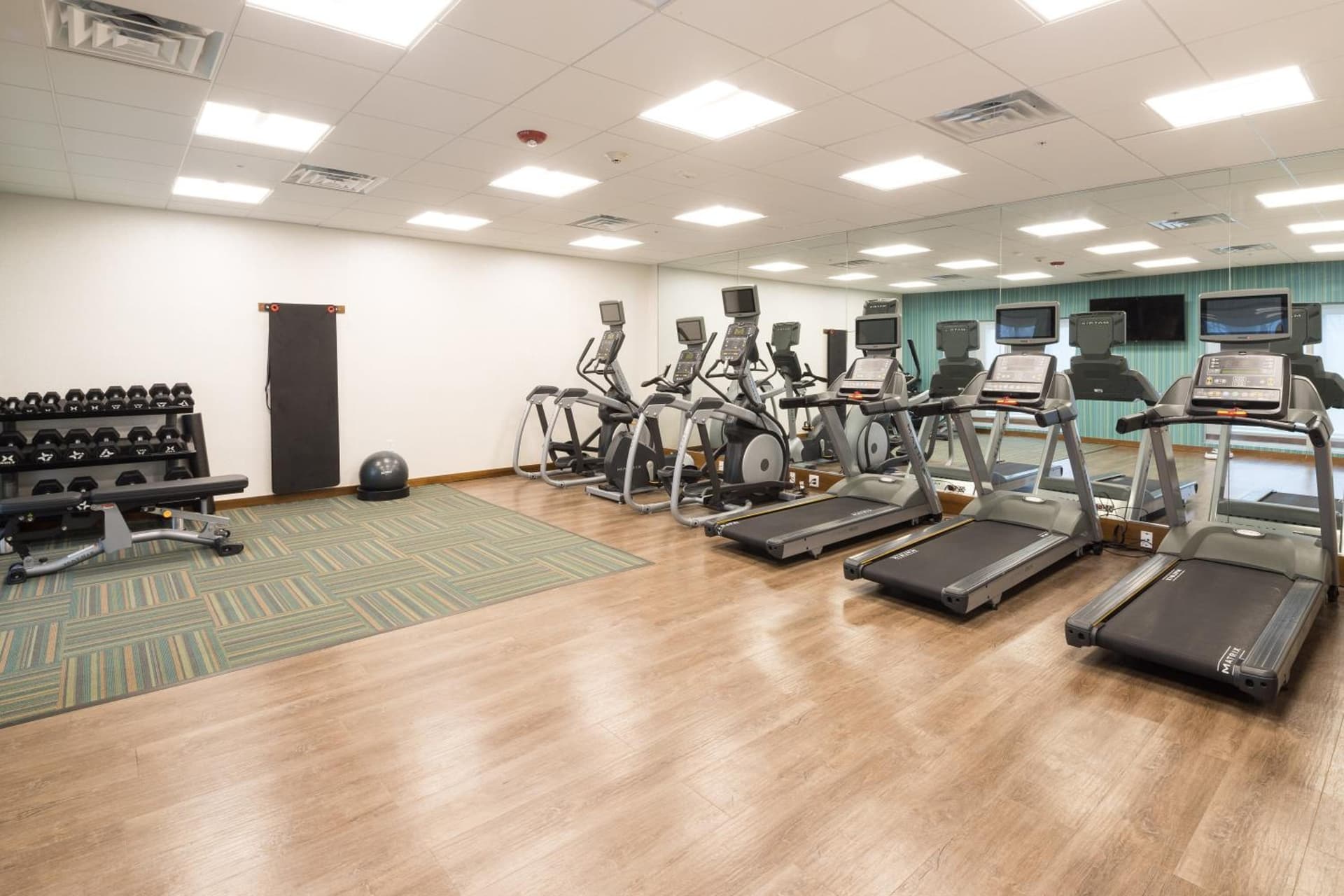 Holiday Inn Express & Suites - Auburn by IHG gallery photo in Auburn, IN — image 8