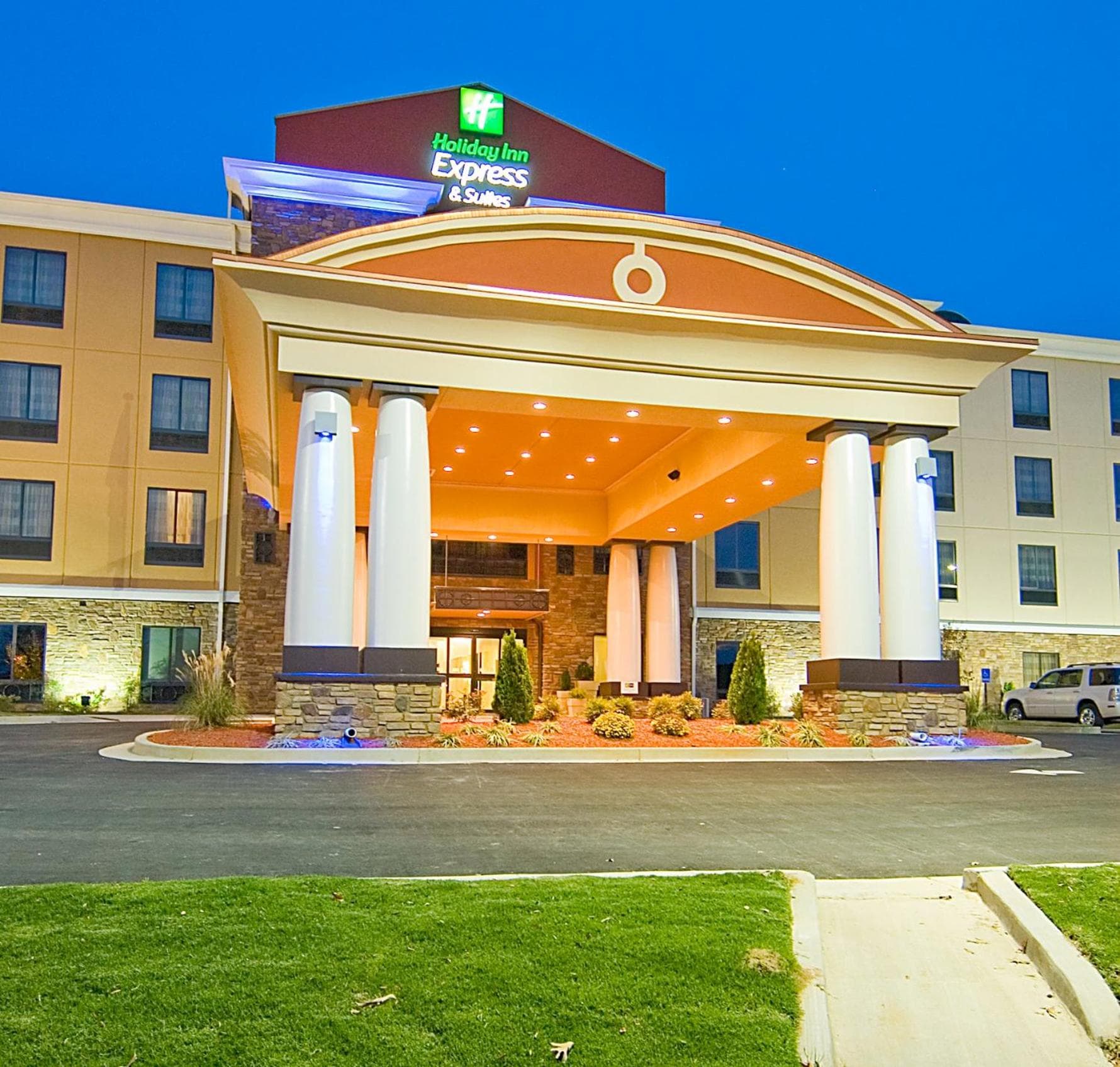 Holiday Inn Express Fulton by IHG featured exterior or lobby in Fulton, MS — similar hotel