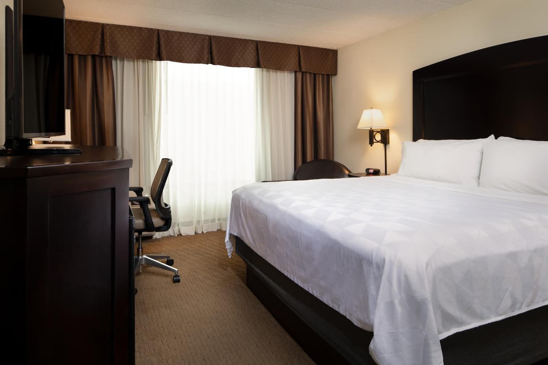 Holiday Inn and Suites Charleston West by IHG gallery photo in Charleston, WV — image 44