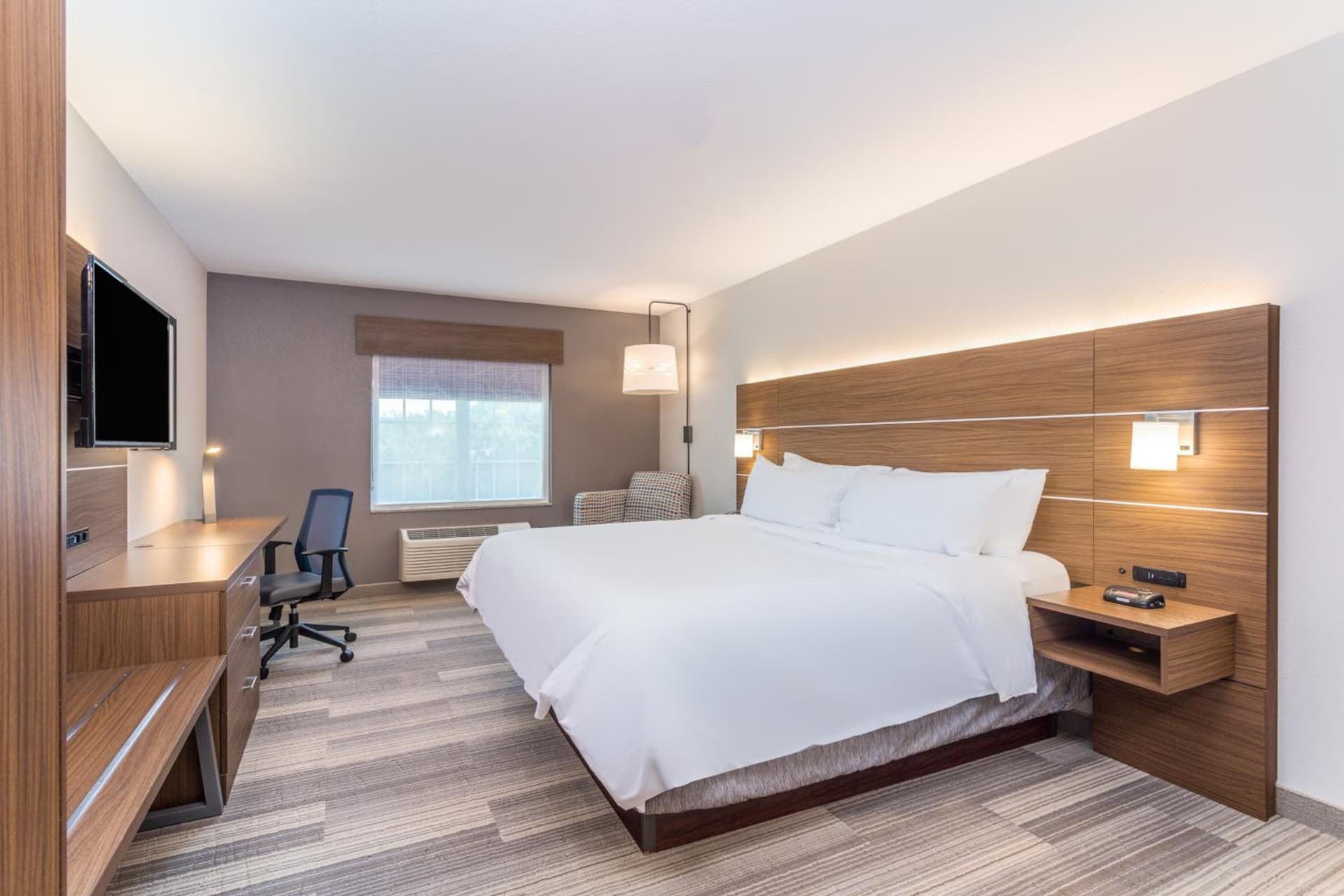 Holiday Inn Express Hotel & Suites Eau Claire North by IHG gallery photo in Lake Hallie, WI — image 40