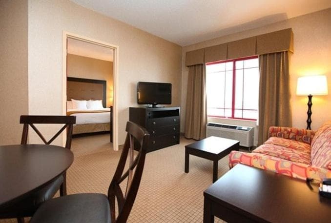 Holiday Inn Express & Suites - Olathe North by IHG interior in Olathe, KS — gallery photo 2