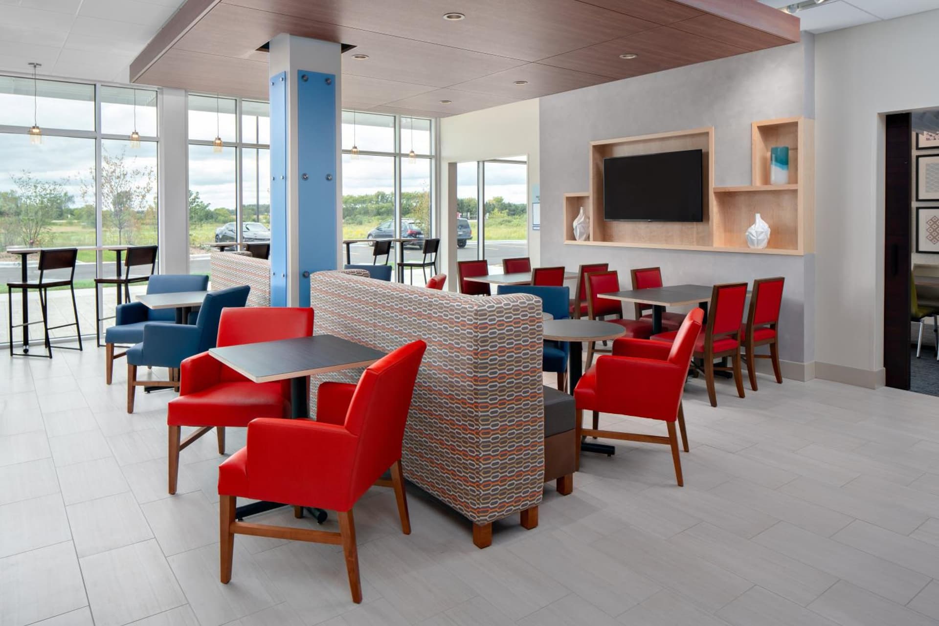 Holiday Inn Express & Suites - Elkhorn - Lake Geneva Area by IHG gallery photo in Elkhorn, WI — image 23