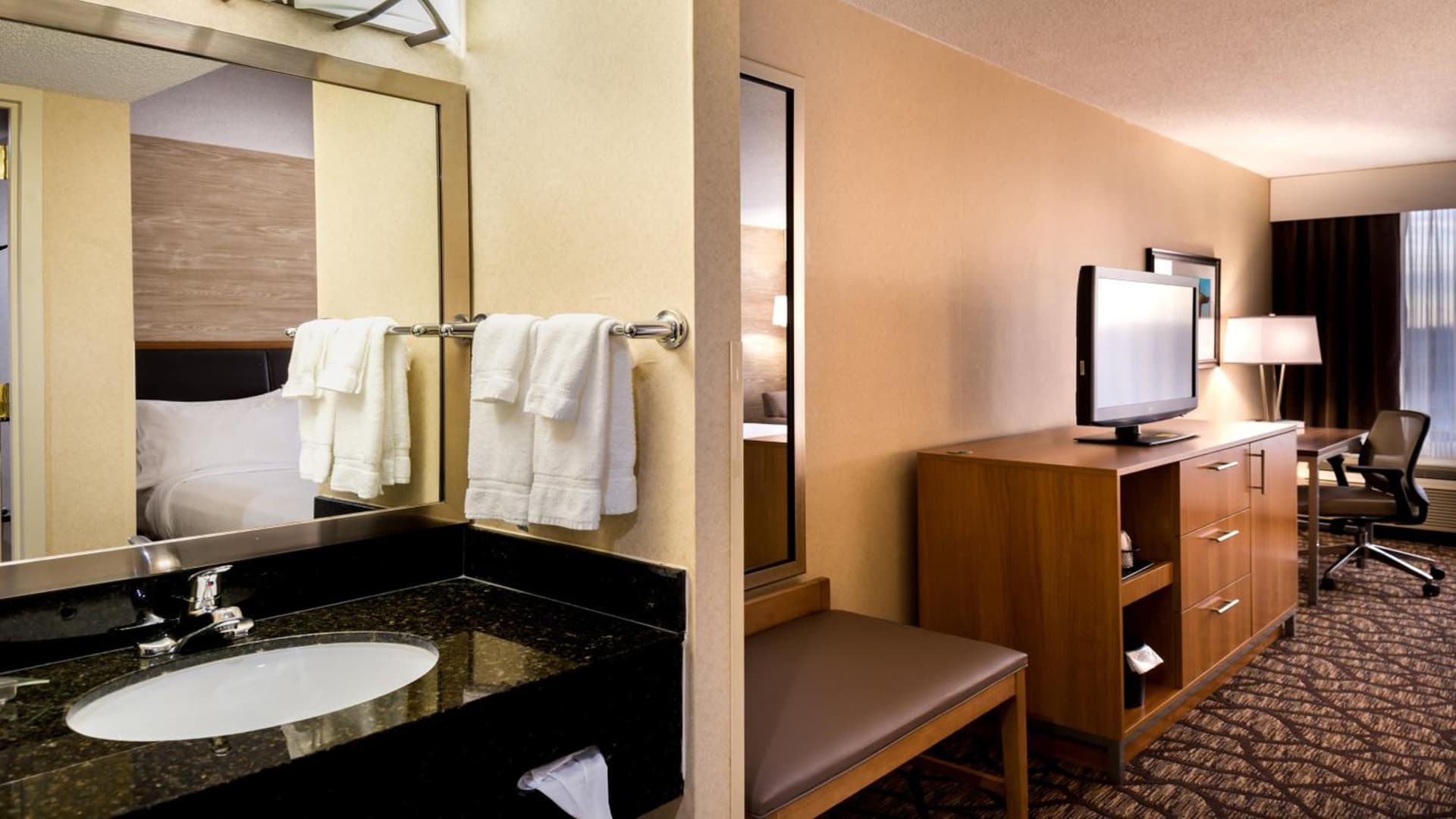 Holiday Inn Hotel & Suites Warren by IHG gallery photo in Warren, MI — image 52