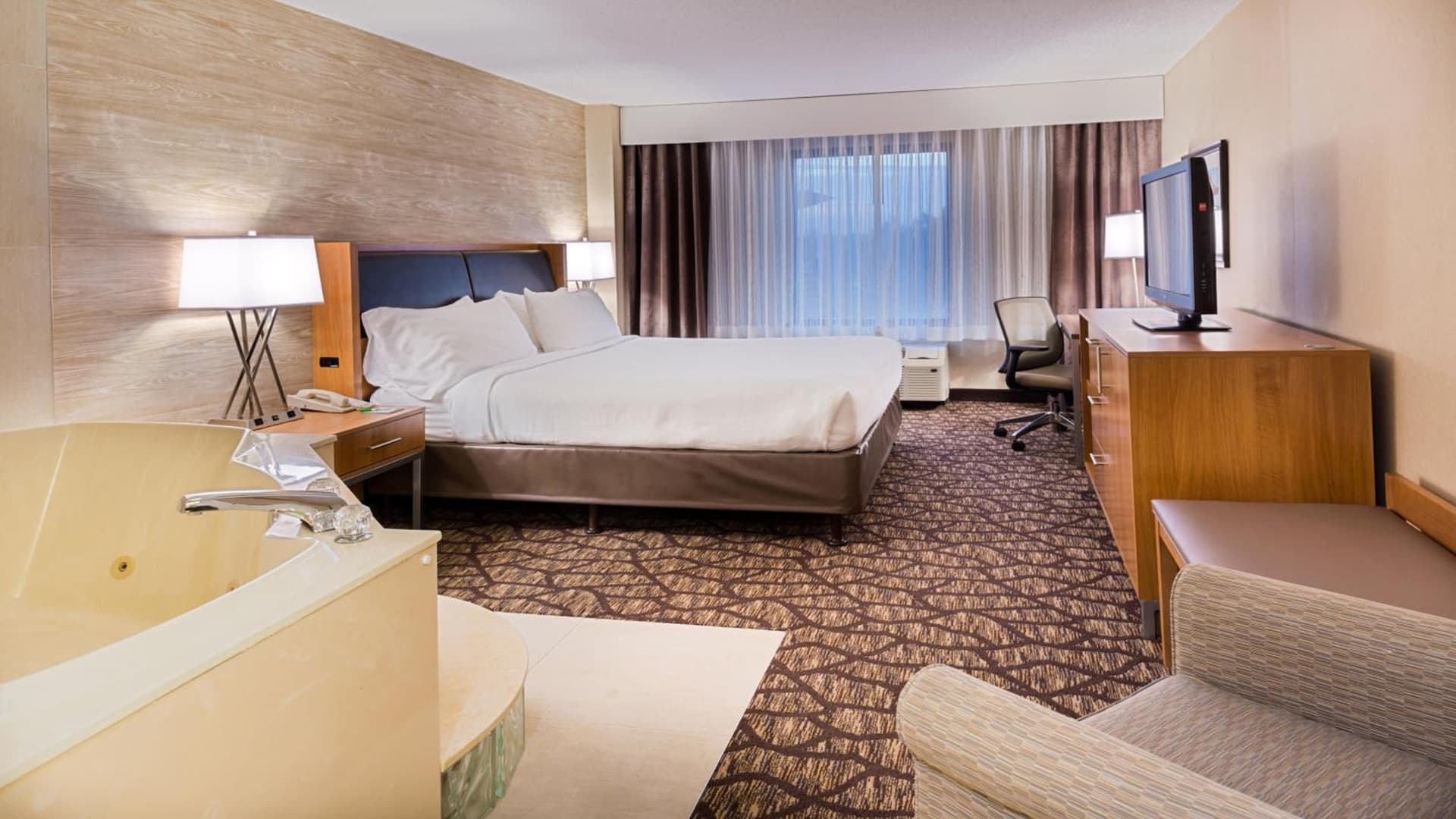 Holiday Inn Hotel & Suites Warren by IHG gallery photo in Warren, MI — image 11