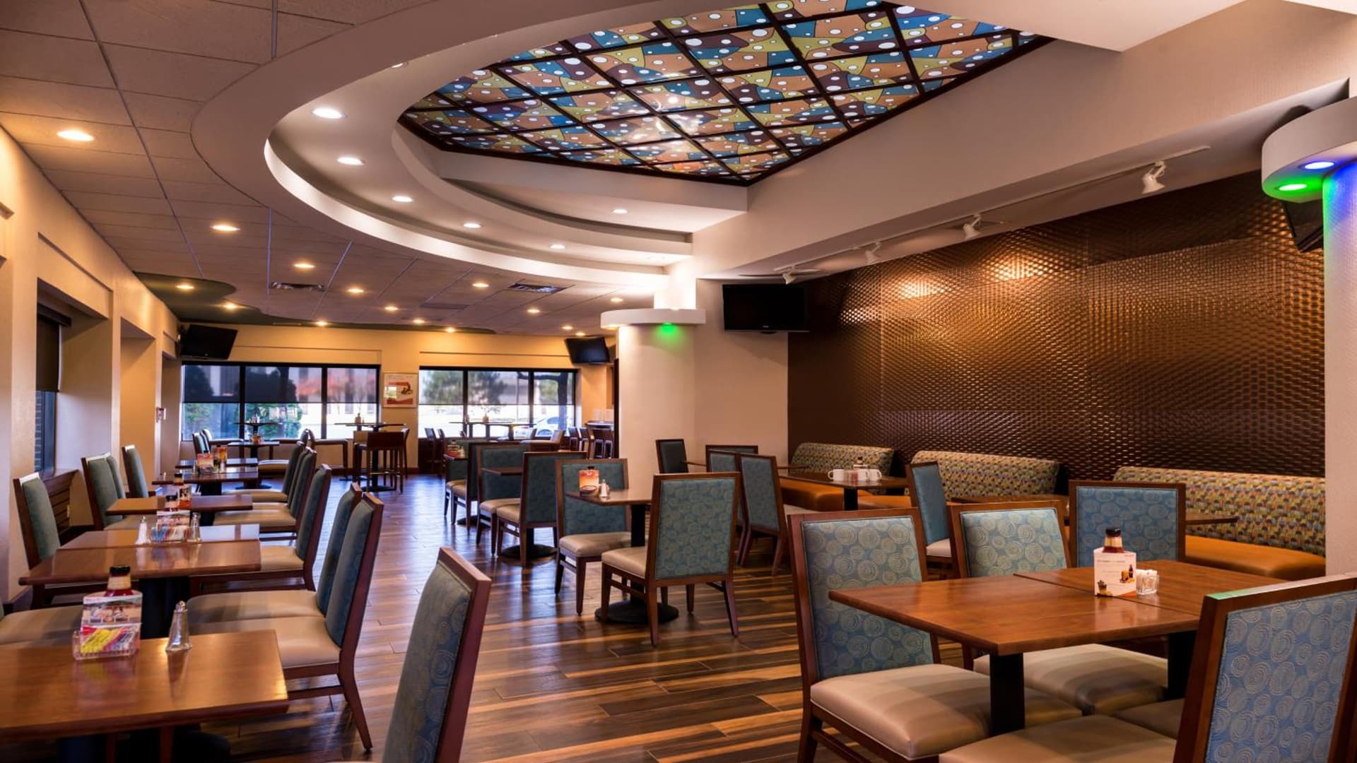 Holiday Inn Hotel & Suites Warren by IHG gallery photo in Warren, MI — image 12