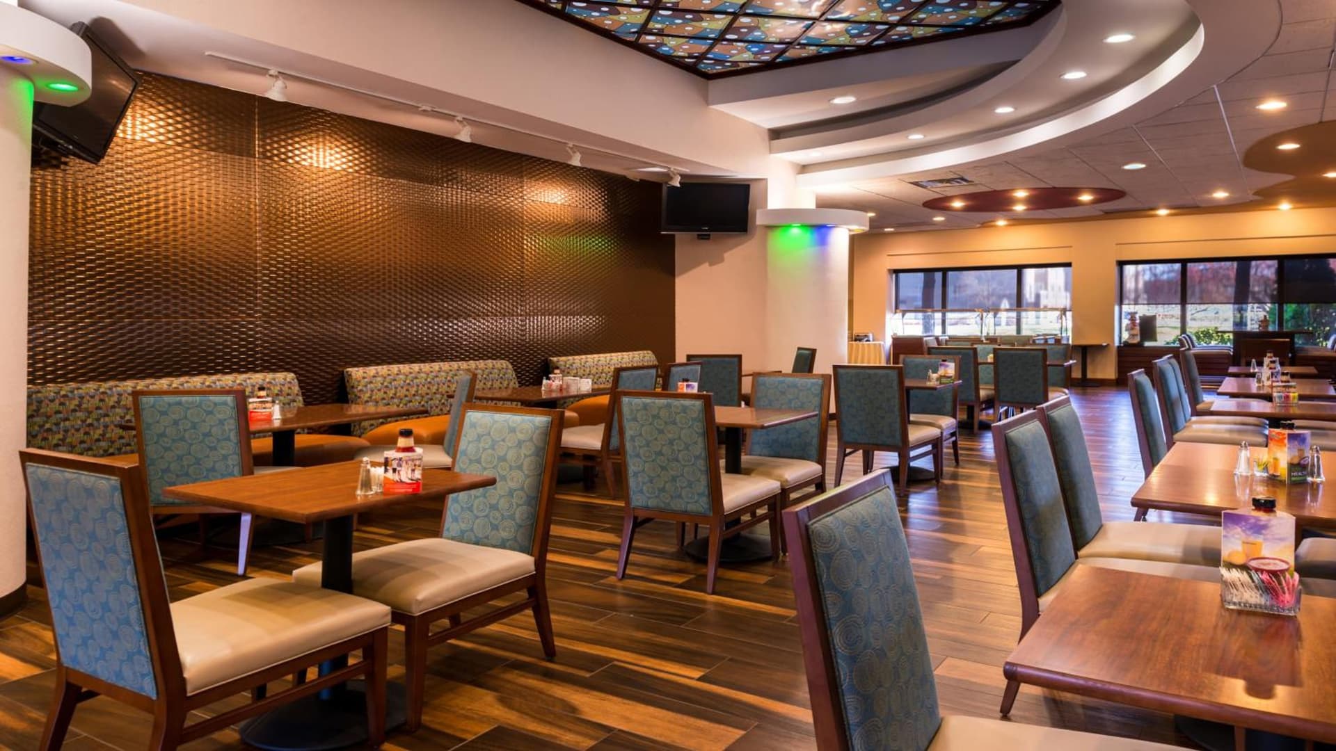 Holiday Inn Hotel & Suites Warren by IHG gallery photo in Warren, MI — image 49