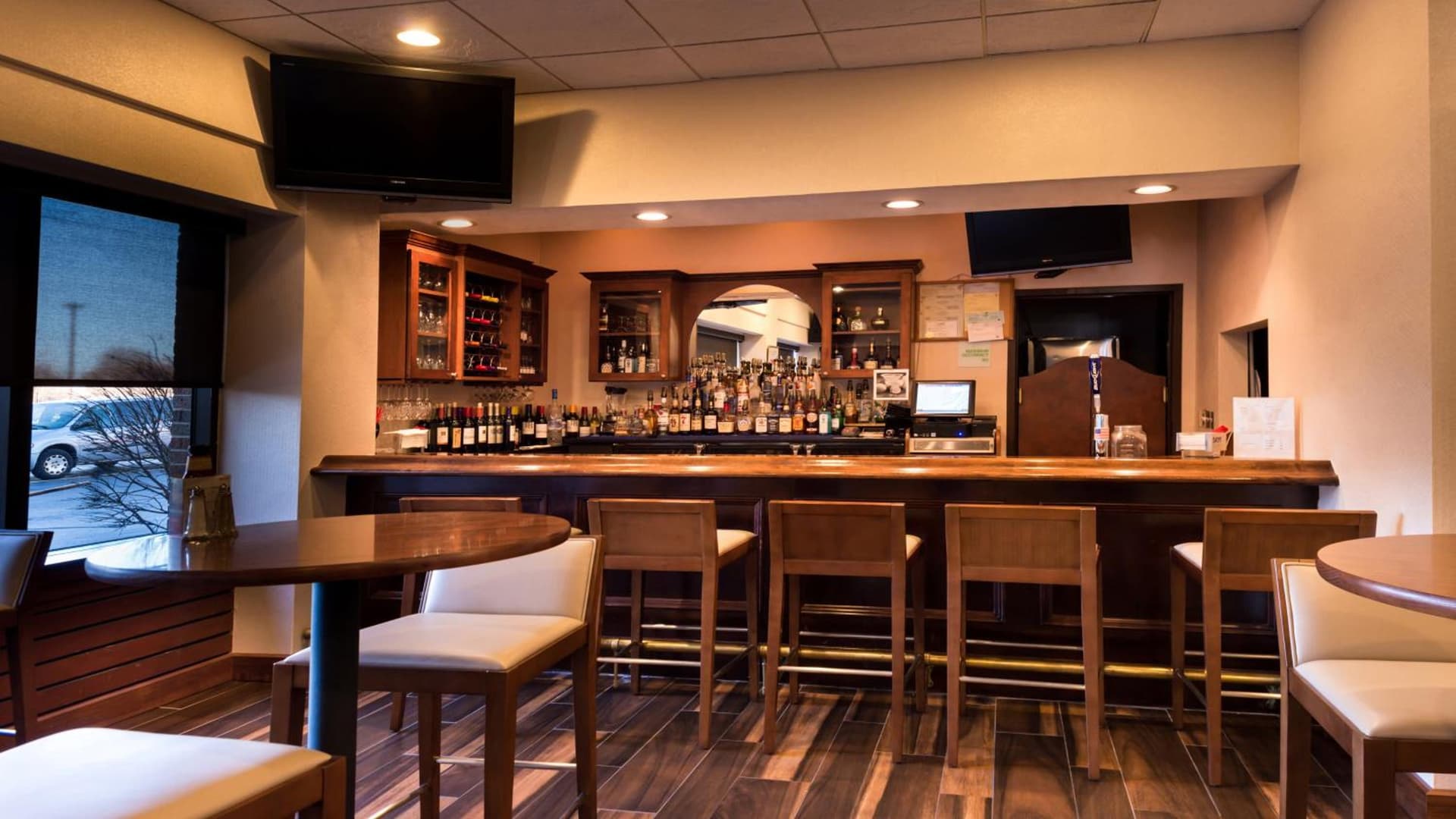 Holiday Inn Hotel & Suites Warren by IHG gallery photo in Warren, MI — image 5
