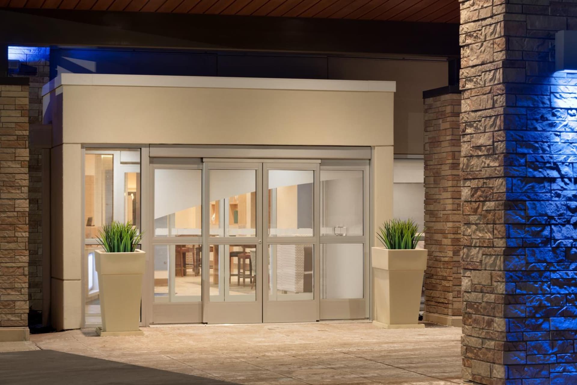 Holiday Inn Express & Suites - Cincinnati South - Wilder by IHG interior in Wilder, KY — gallery photo 2