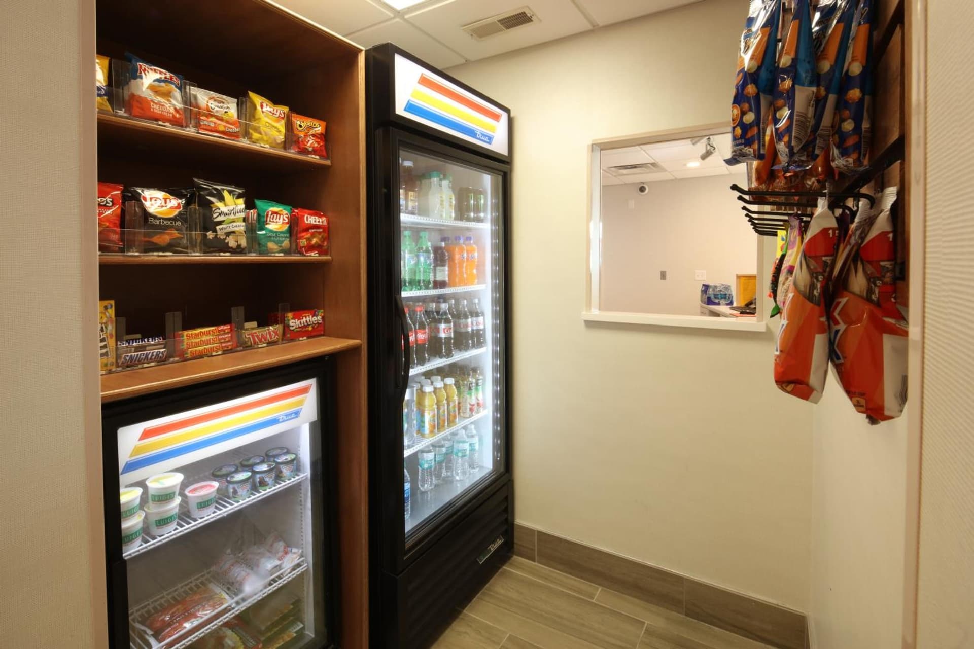 Holiday Inn Express Hotel & Suites Cincinnati Southeast Newport by IHG interior in Bellevue, KY — gallery photo 2