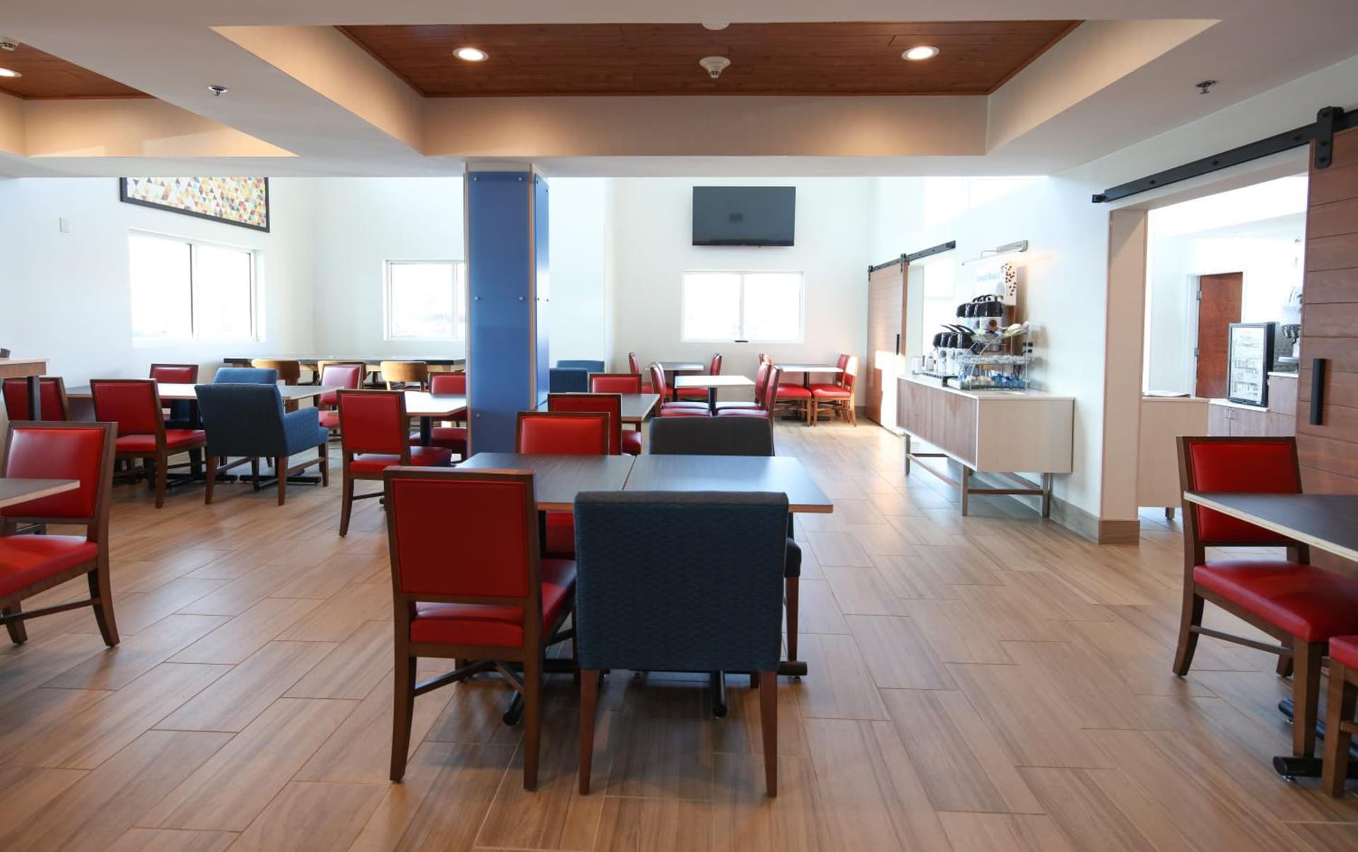 Holiday Inn Express Hotel & Suites Cincinnati Southeast Newport by IHG property views in Bellevue, KY — gallery photo 3