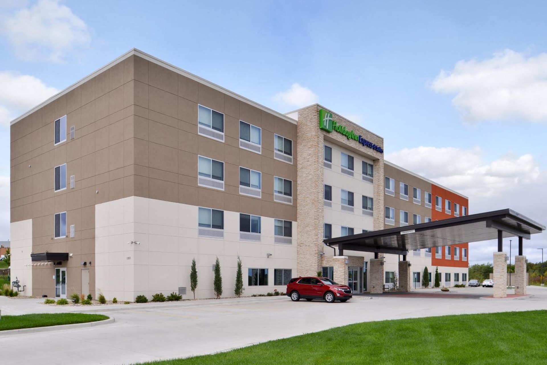 Holiday Inn Express & Suites - Kansas City - Lee's Summit by IHG property views in Lees Summit, MO — gallery photo 3