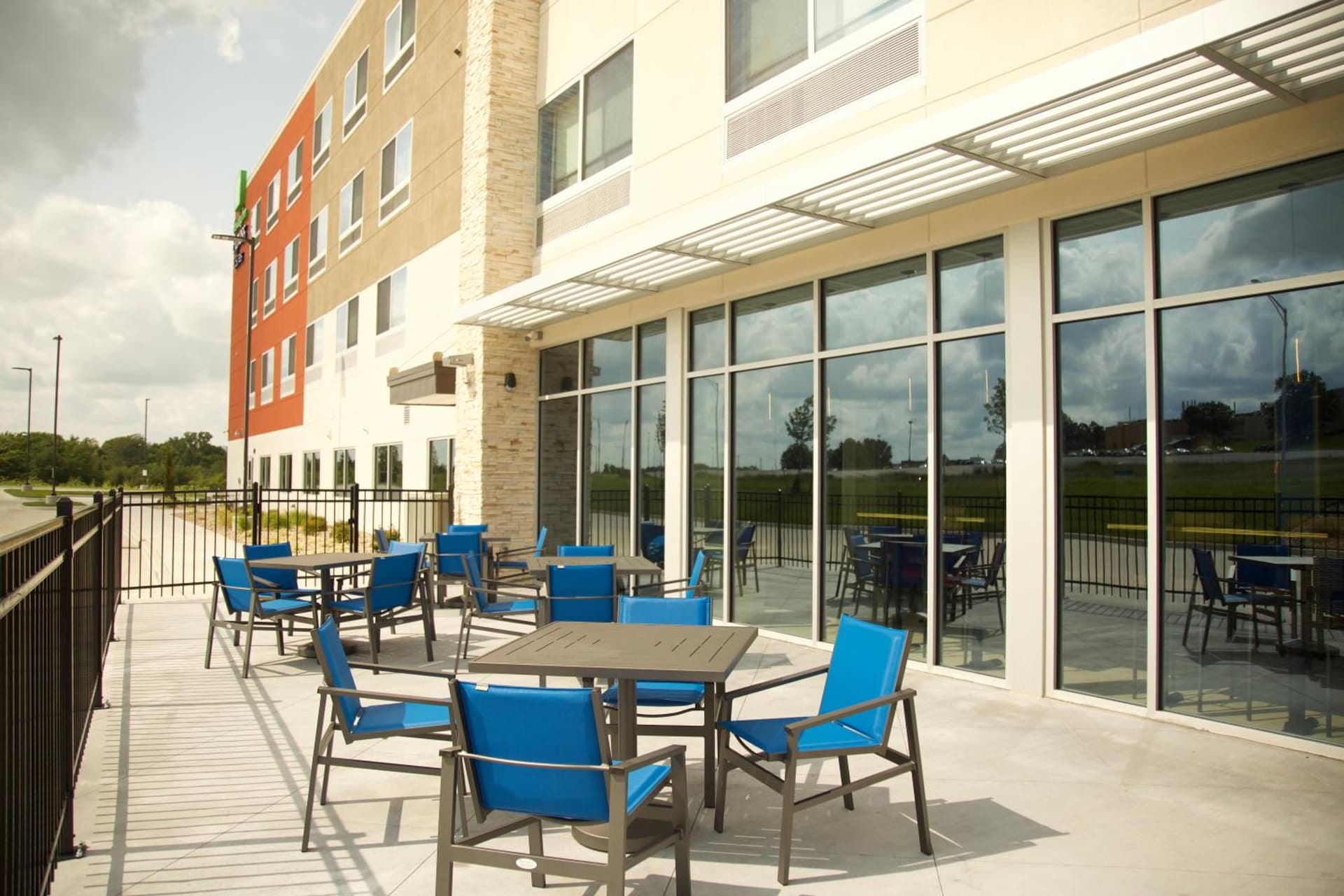 Holiday Inn Express & Suites - Kansas City - Lee's Summit by IHG gallery photo in Lees Summit, MO — image 26