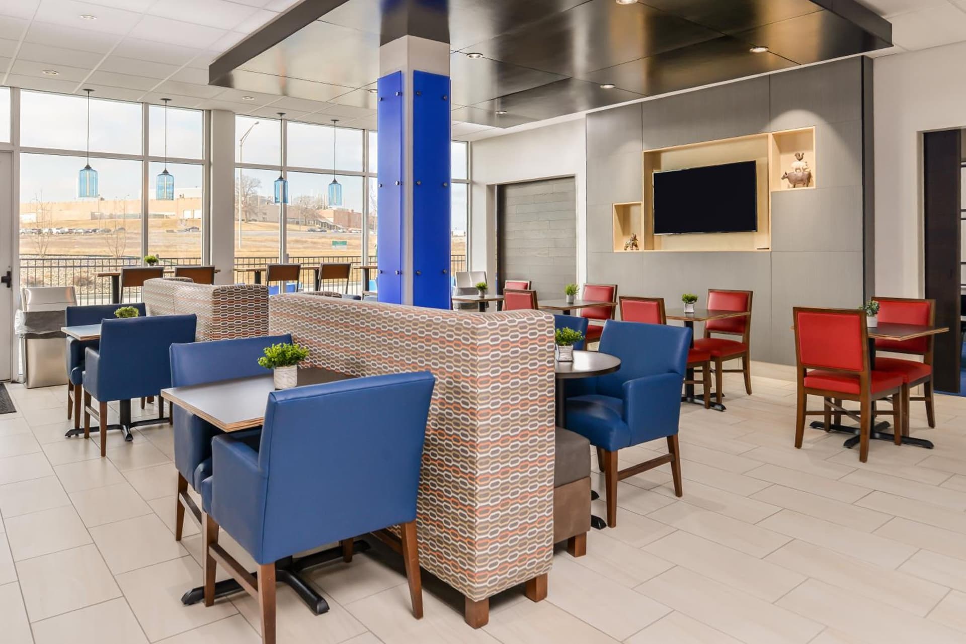 Holiday Inn Express & Suites - Kansas City - Lee's Summit by IHG gallery photo in Lees Summit, MO — image 46
