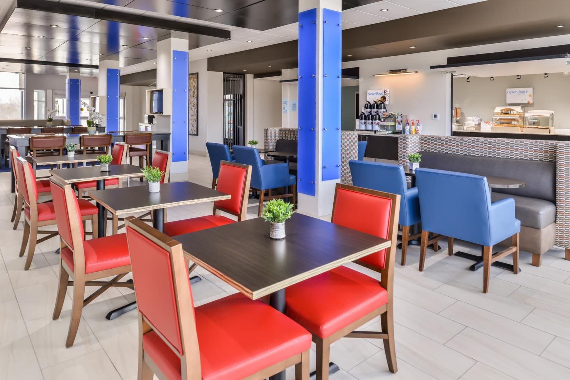 Holiday Inn Express & Suites - Kansas City - Lee's Summit by IHG property views in Lees Summit, MO — gallery photo 3
