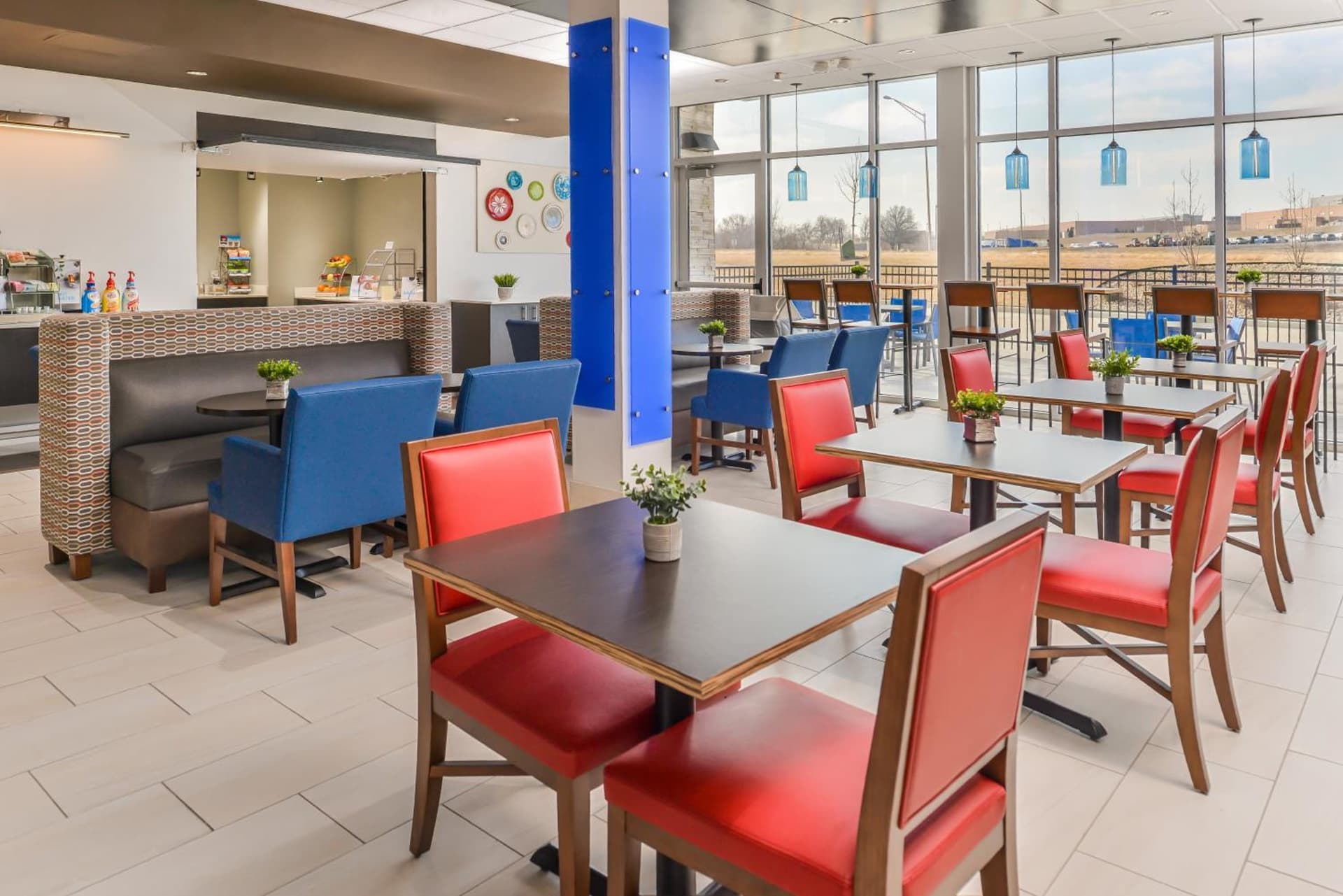 Holiday Inn Express & Suites - Kansas City - Lee's Summit by IHG gallery photo in Lees Summit, MO — image 15