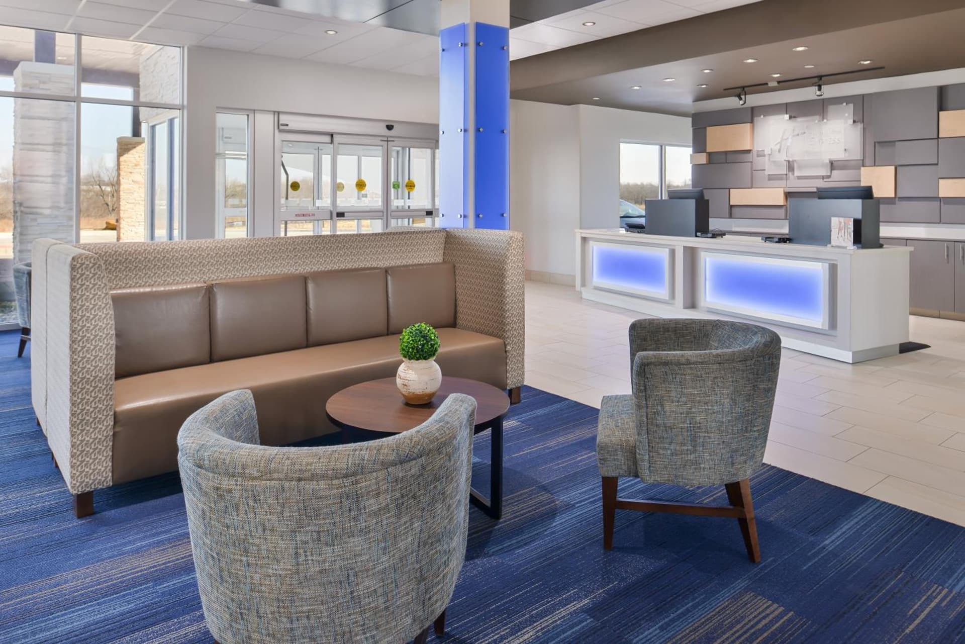 Holiday Inn Express & Suites - Kansas City - Lee's Summit by IHG gallery photo in Lees Summit, MO — image 27
