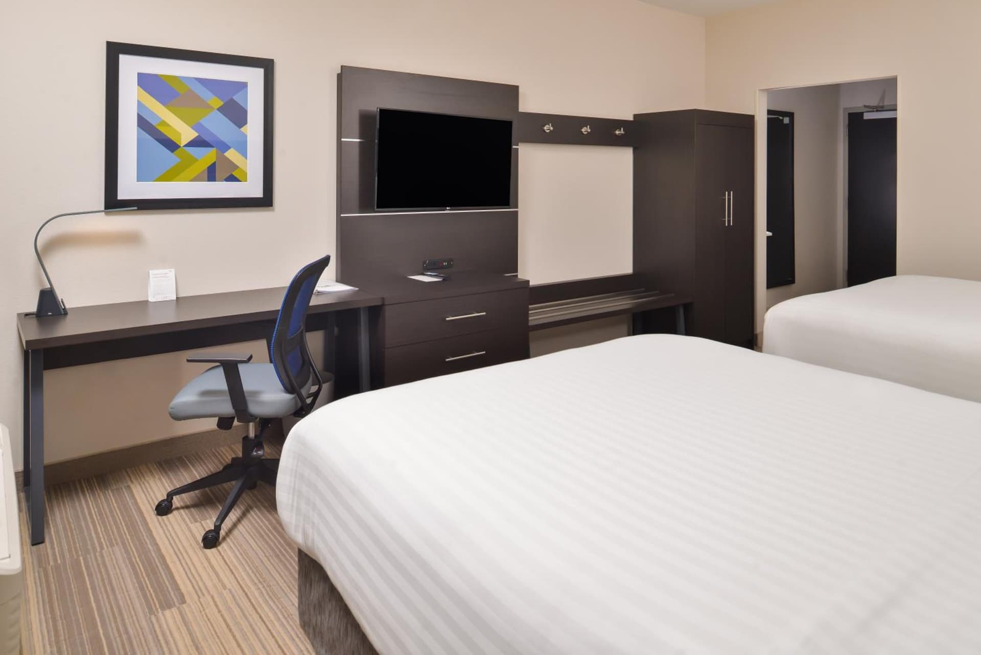 Holiday Inn Express & Suites - Kansas City - Lee's Summit by IHG interior in Lees Summit, MO — gallery photo 2