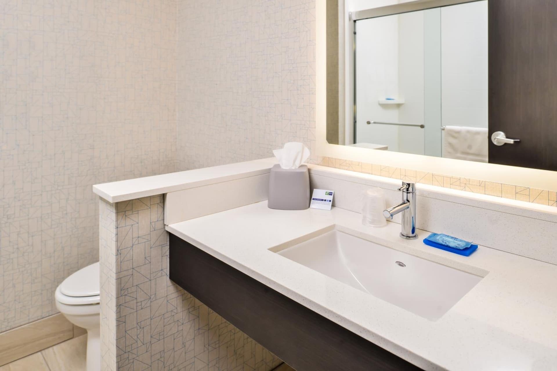 Holiday Inn Express & Suites - Kansas City - Lee's Summit by IHG gallery photo in Lees Summit, MO — image 13