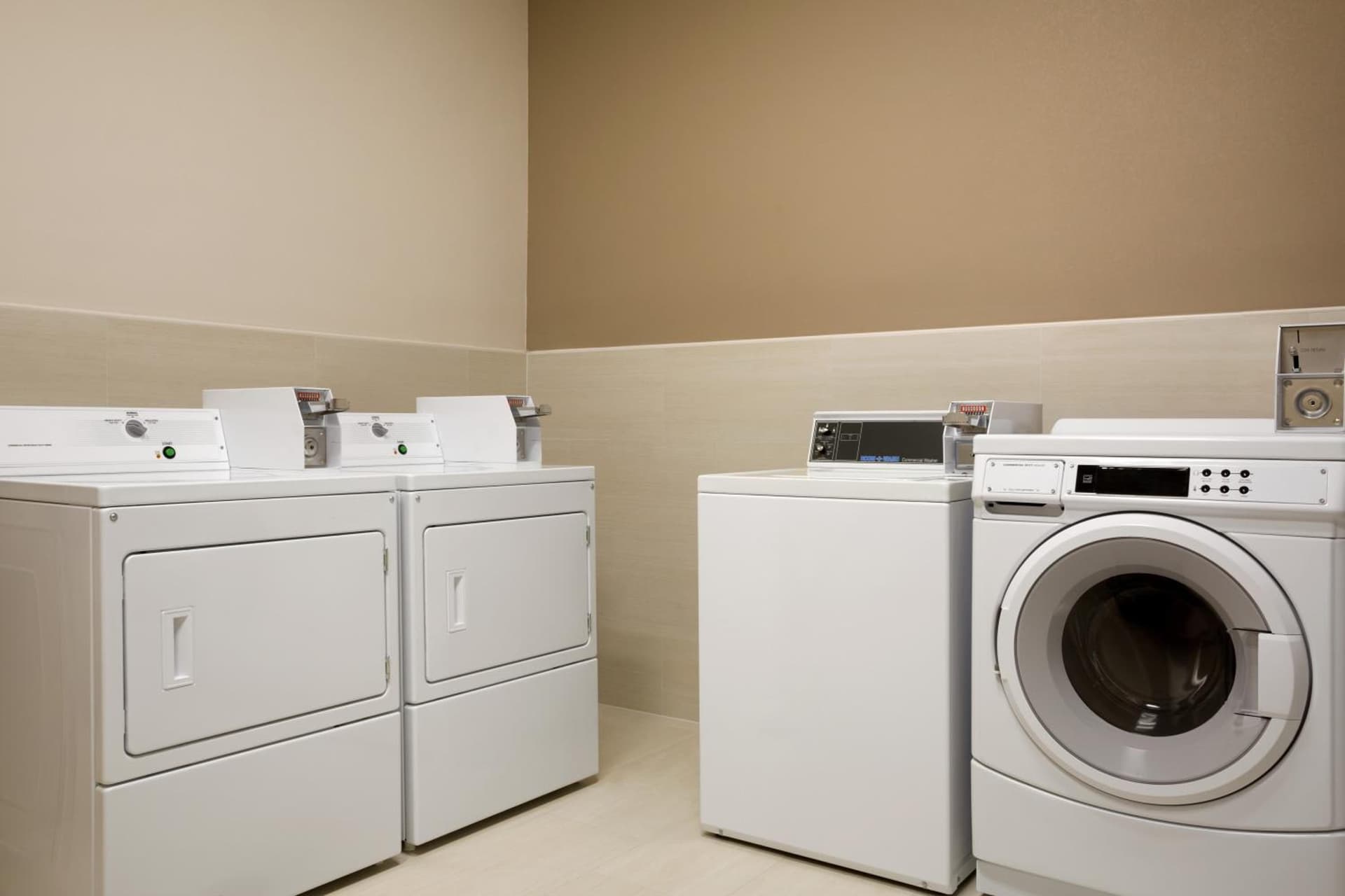 Holiday Inn Express & Suites - McAllen - Medical Center Area by IHG gallery photo in McAllen, TX — image 12