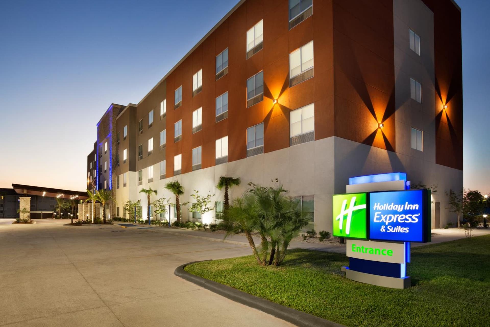 Holiday Inn Express & Suites - McAllen - Medical Center Area by IHG gallery photo in McAllen, TX — image 4