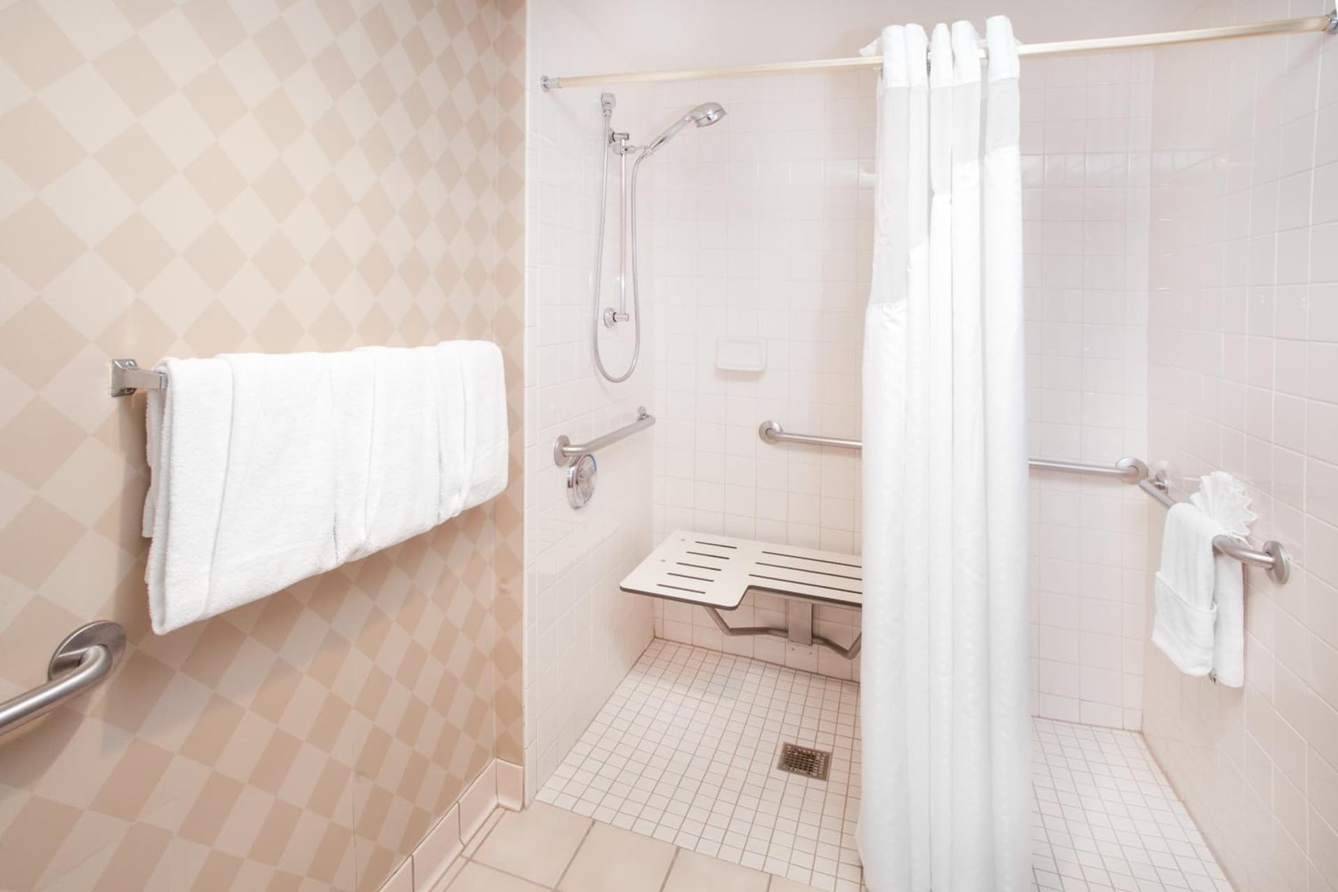 Holiday Inn & Suites Chicago-Carol Stream Wheaton by IHG property views in Carol Stream, IL — gallery photo 3