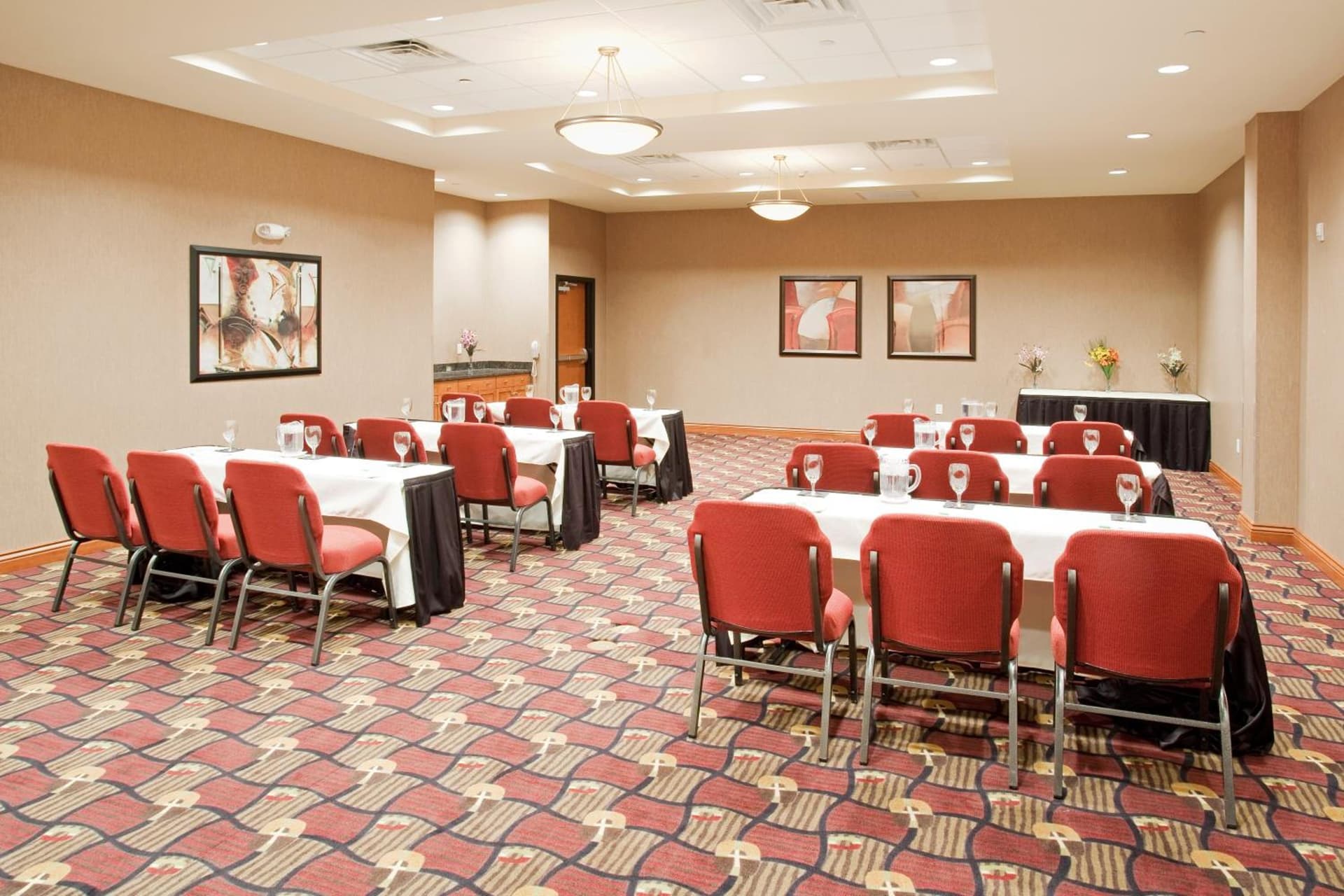 Holiday Inn & Suites Grand Junction-Airport by IHG interior in Grand Junction, CO — gallery photo 2
