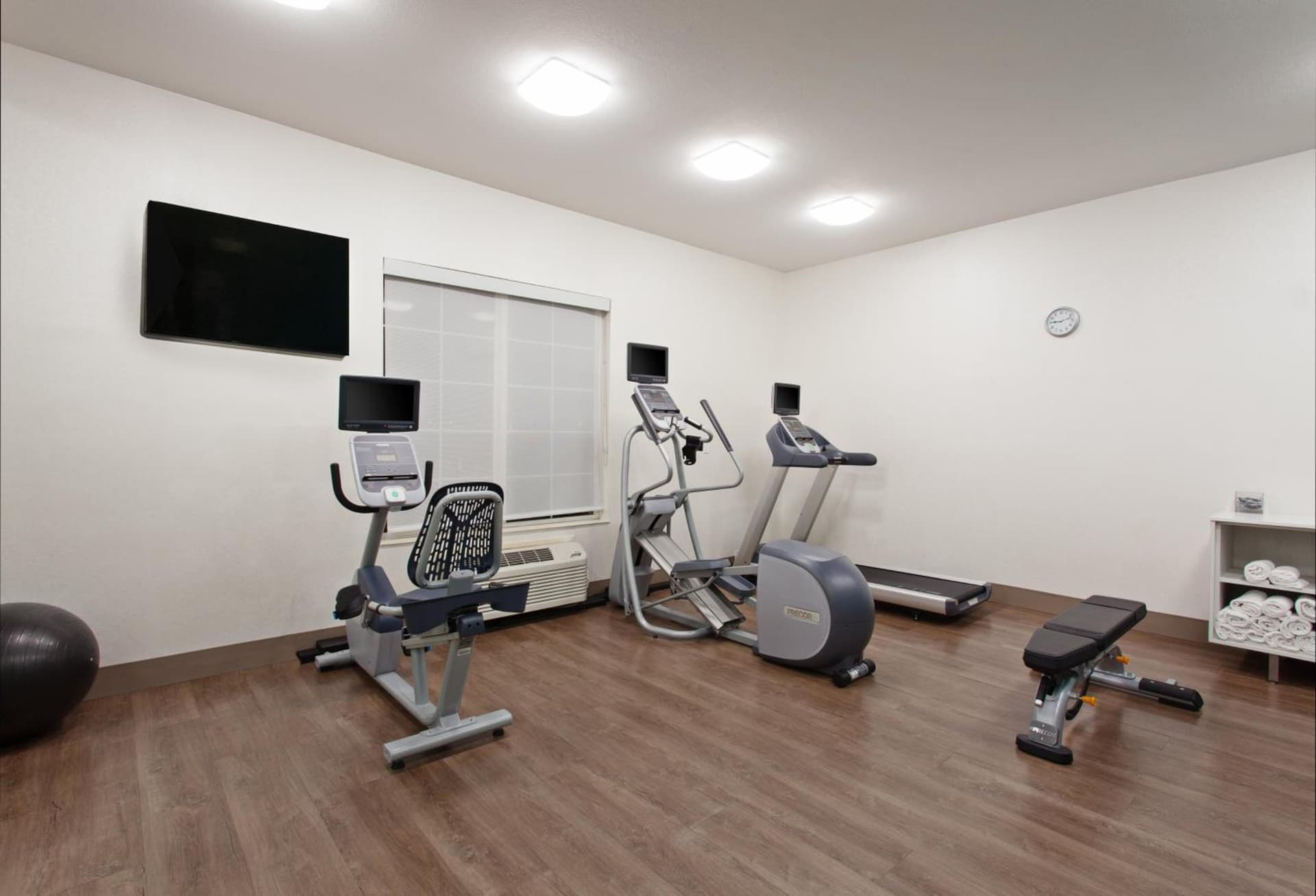Holiday Inn Express & Suites Oakland - Airport by IHG gallery photo in Oakland, CA — image 30