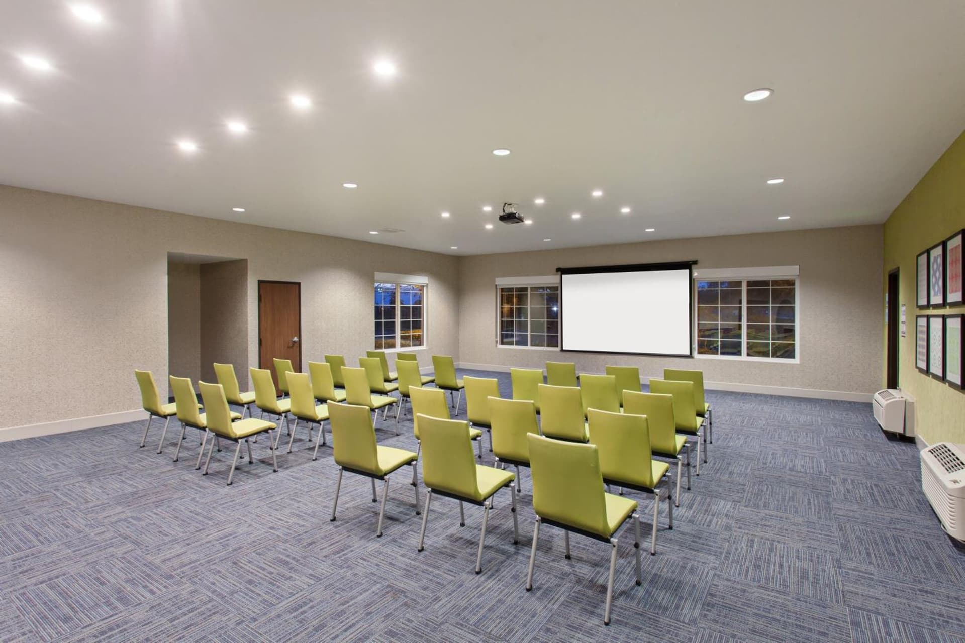 Holiday Inn Express & Suites Oakland - Airport by IHG gallery photo in Oakland, CA — image 7