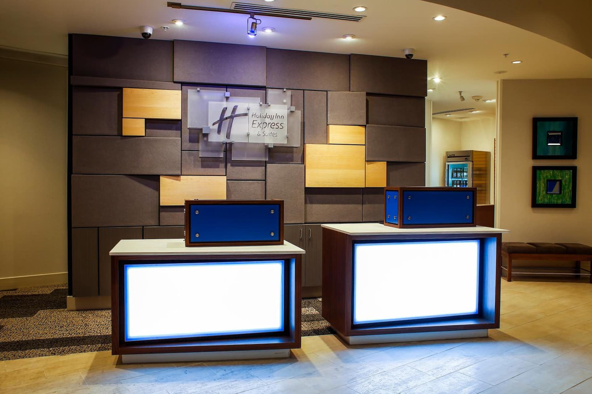 Holiday Inn Express & Suites Downtown Louisville by IHG interior in Louisville, KY — gallery photo 2