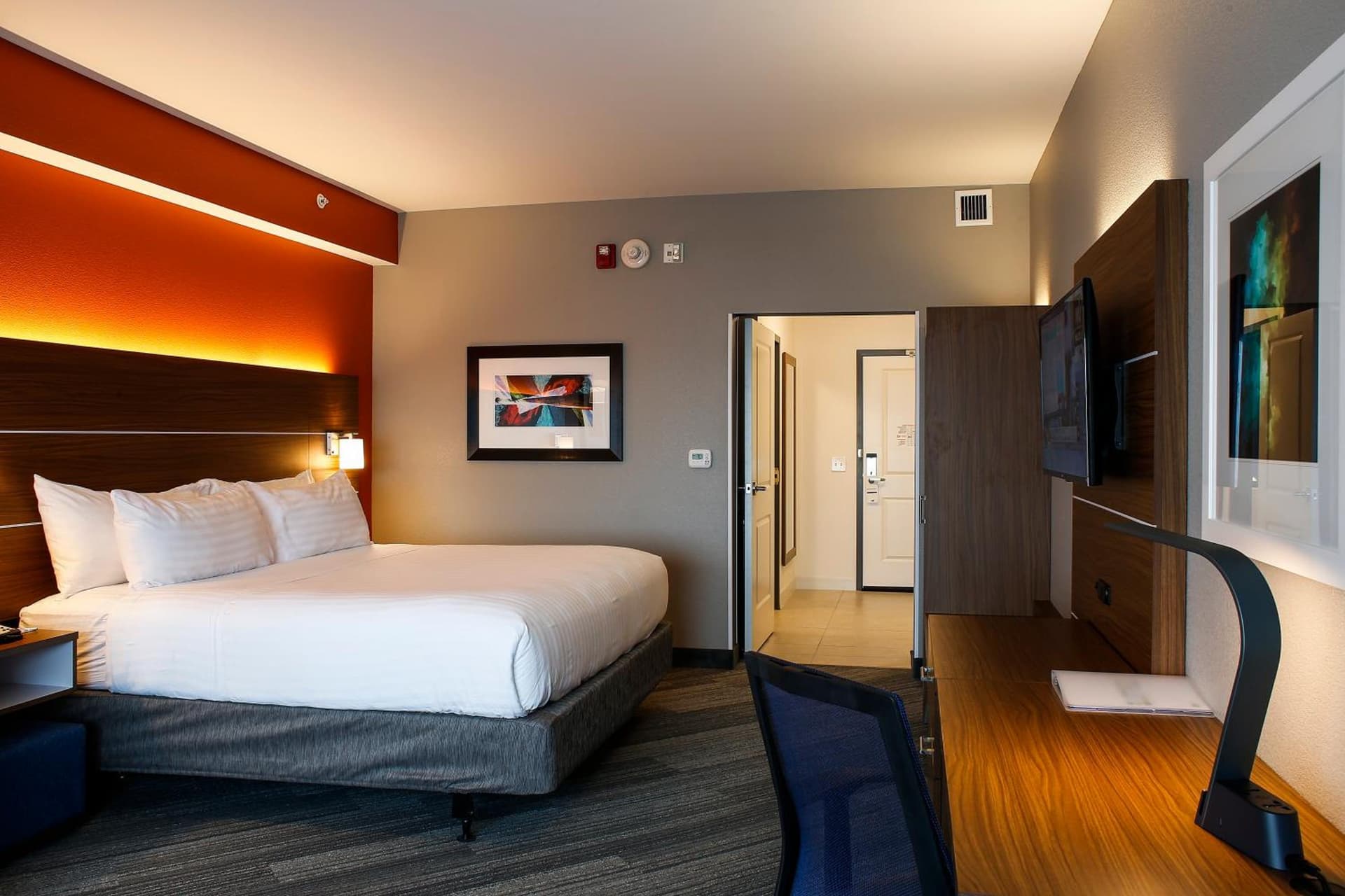Holiday Inn Express & Suites Downtown Louisville by IHG gallery photo in Louisville, KY — image 47