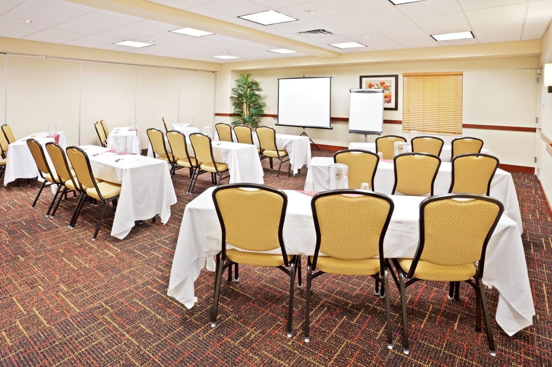 Holiday Inn Express Hotel & Suites Chehalis - Centralia by IHG property views in Chehalis, WA — gallery photo 3