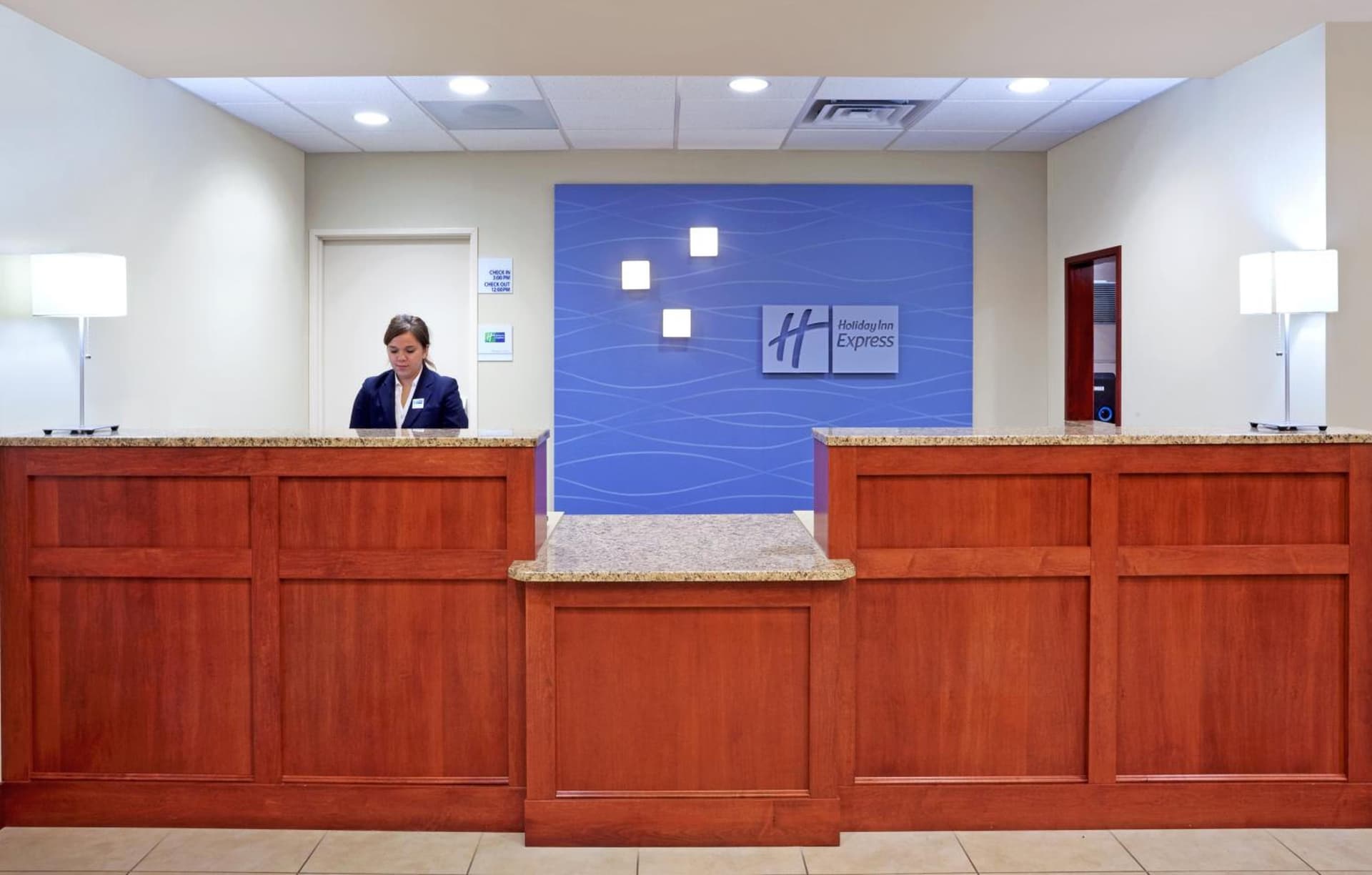 Holiday Inn Express Hotel & Suites Chehalis - Centralia by IHG interior in Chehalis, WA — gallery photo 2
