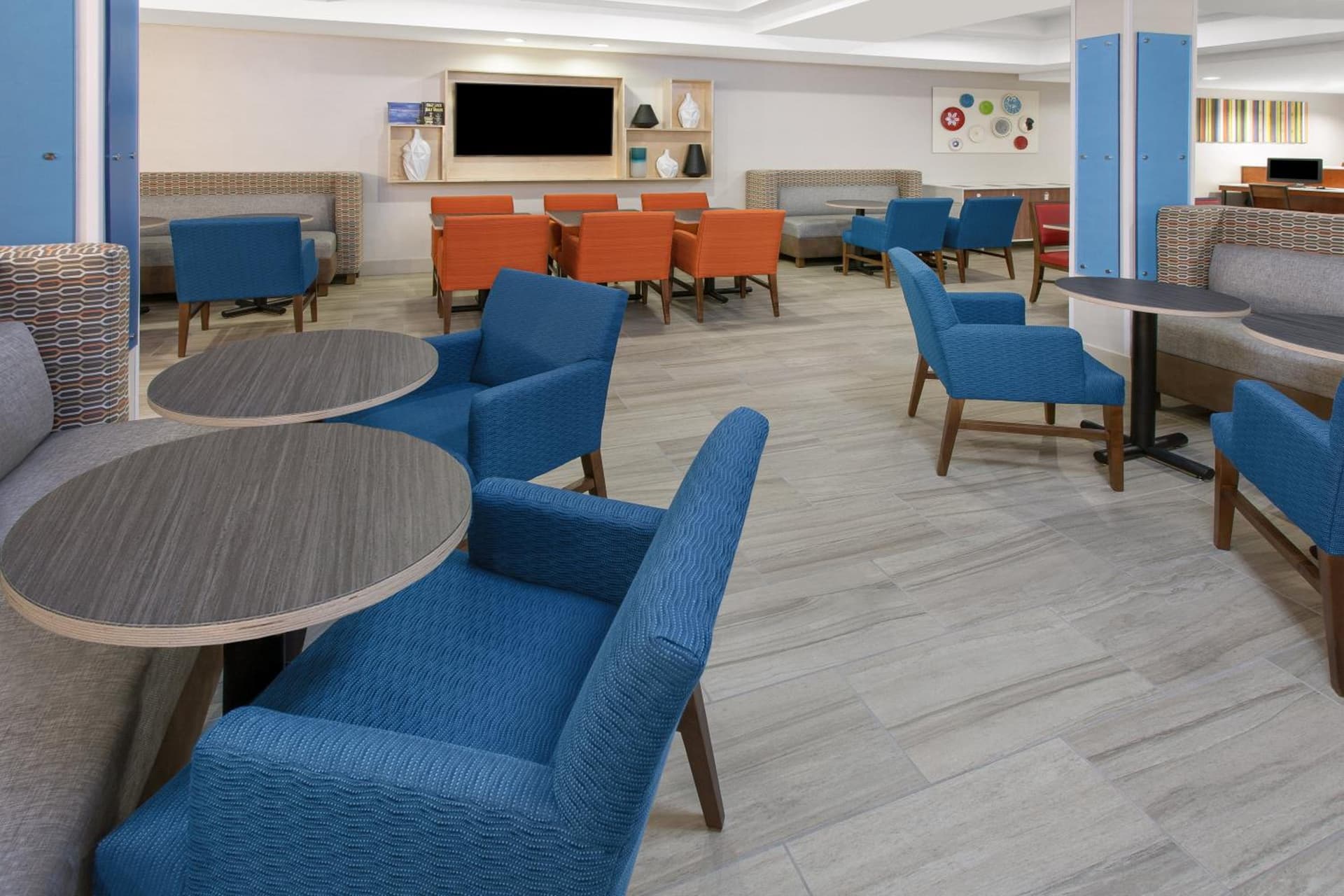Holiday Inn Express Hotel & Suites Lake Zurich-Barrington by IHG gallery photo in Lake Zurich, IL — image 7