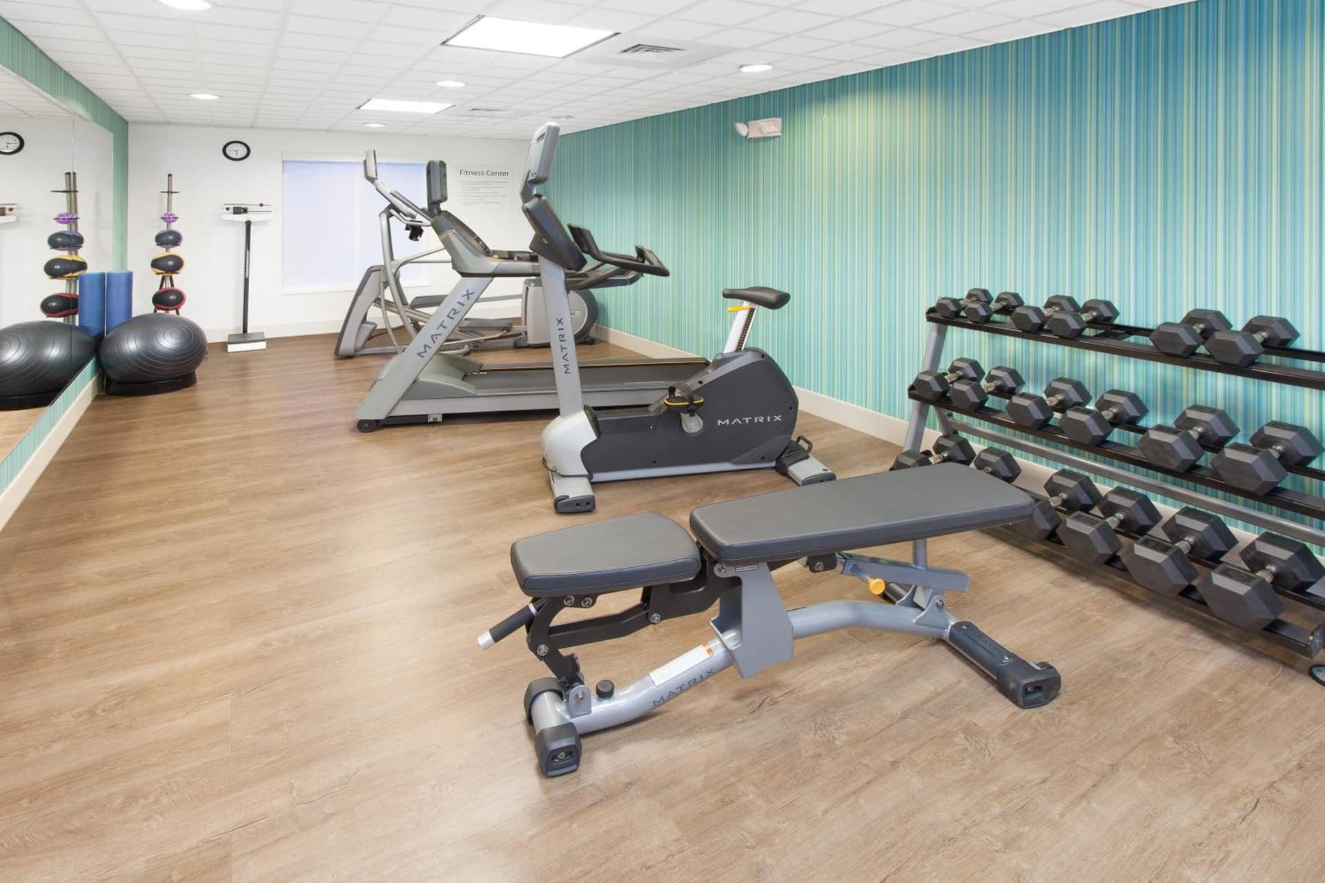 Holiday Inn Express Hotel & Suites Lake Zurich-Barrington by IHG property views in Lake Zurich, IL — gallery photo 3
